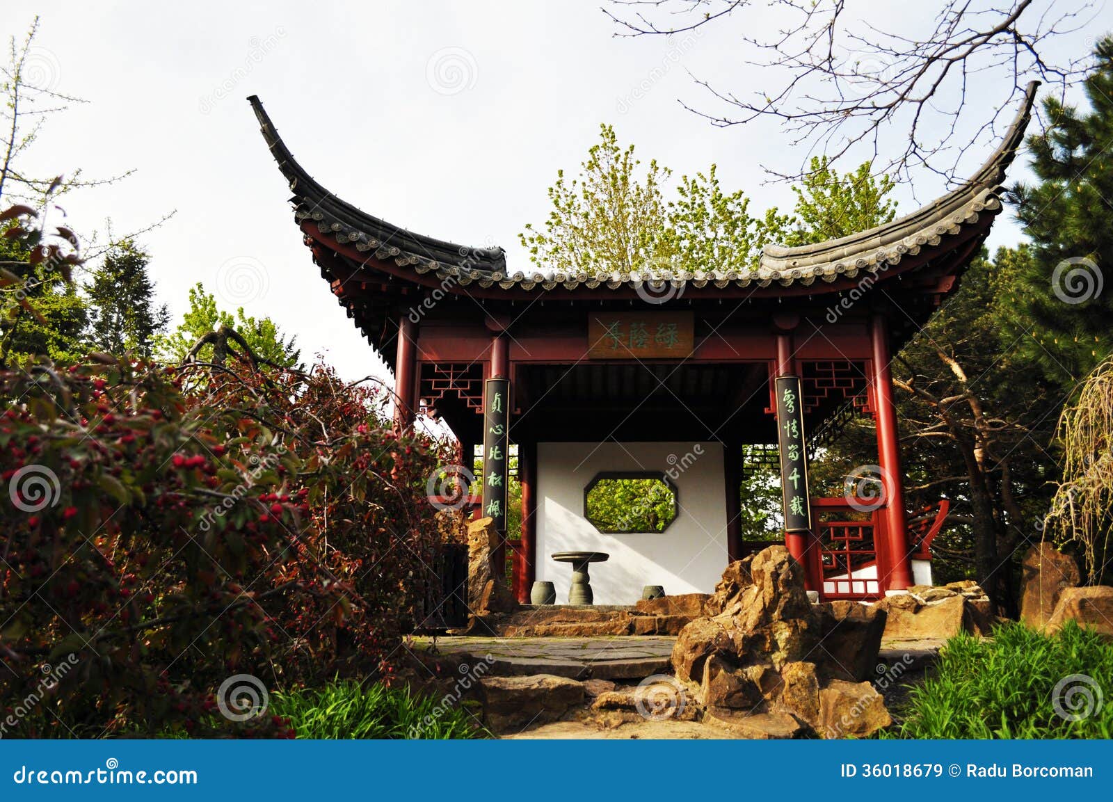 Chinesischer Garten Kleiner Pavillon Stockbild Bild von quebec