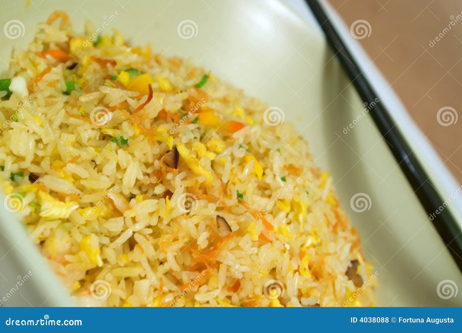 Chinesischer Gebratener Reis Stockfoto - Bild von porzellan, korn: 4038088