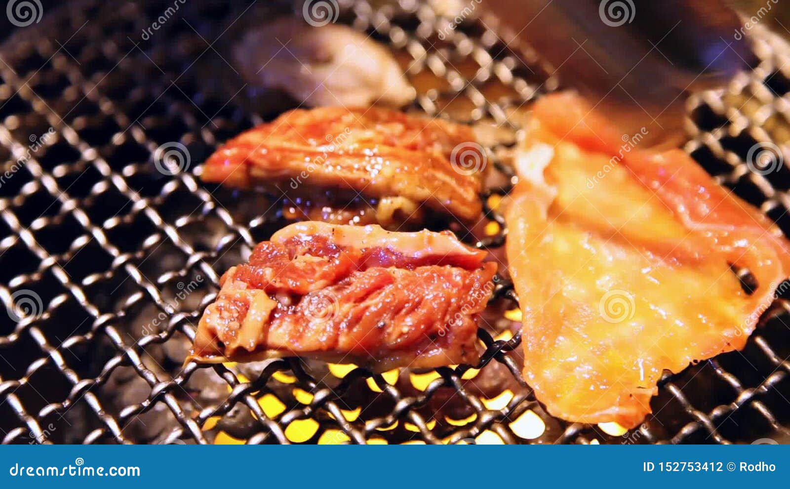 Chinesischer Grill, Schweinefleisch Und Rindfleisch Auf Dem Grill Stock ...