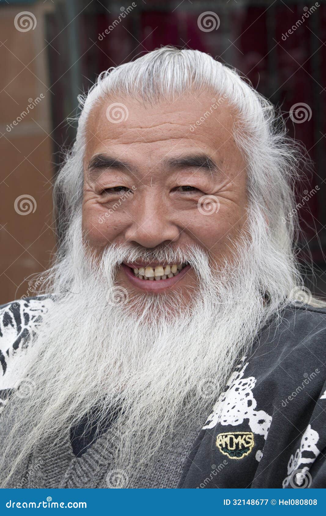 Chinois avec une barbe