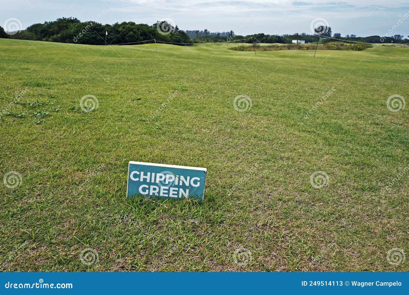 chipping green, text in a signboard over the grass on golf course, rio