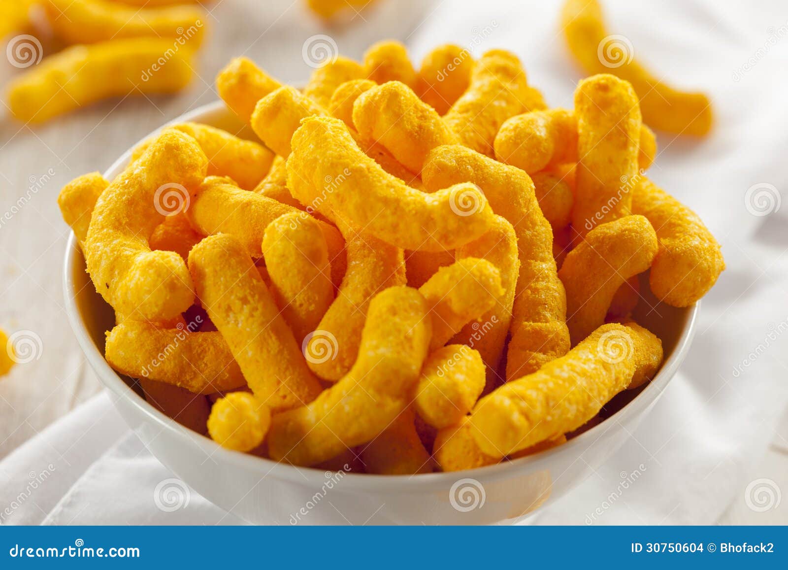 Chips Gonflés Oranges Malsains De Fromage Images stock Image 30750604