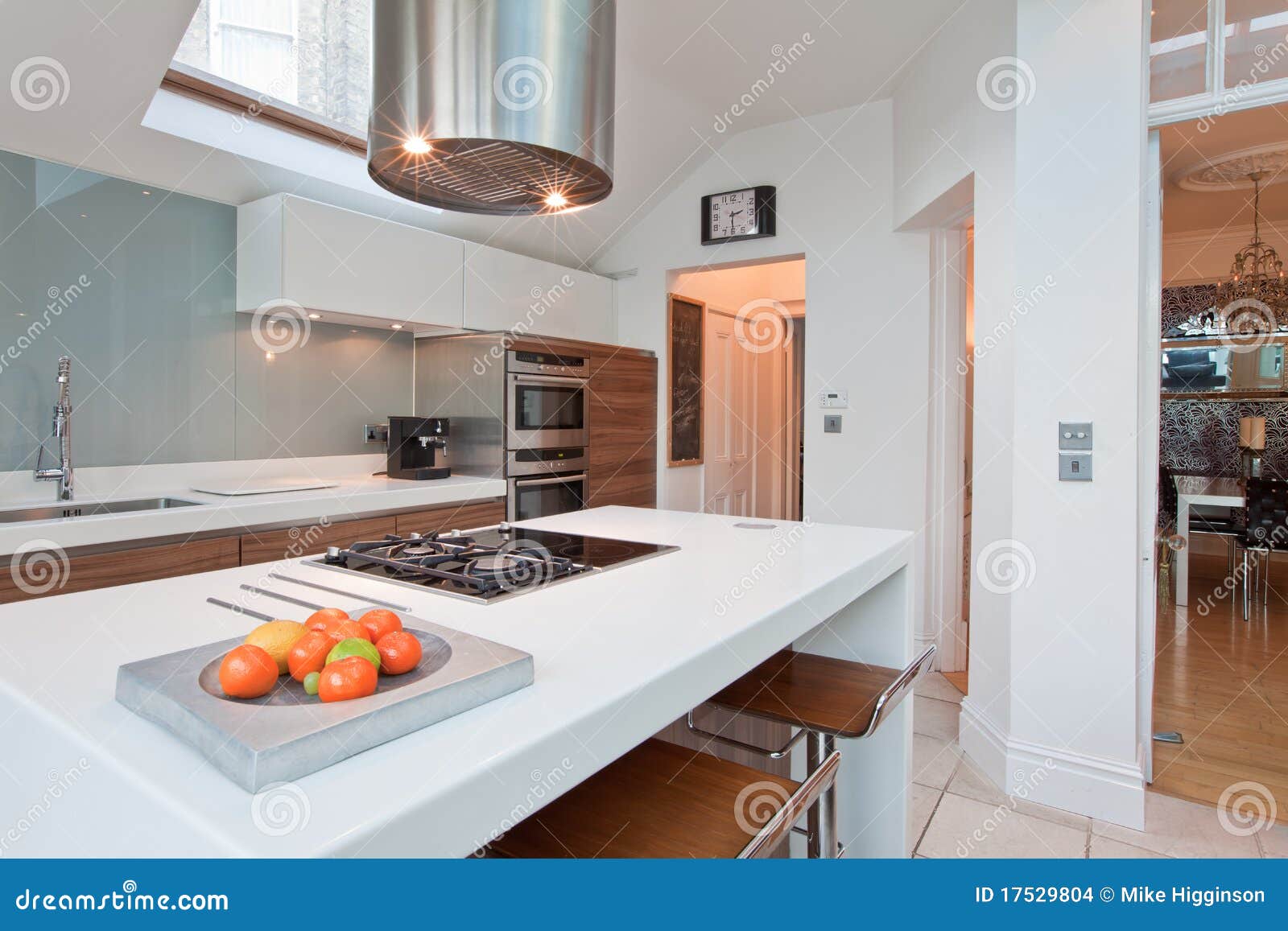 Chique Moderno Cozinha Cabida Foto De Stock Imagem De Arm Rios Chique Moderno Cozinha Cabida Foto De Stock Imagem De Arm Rios