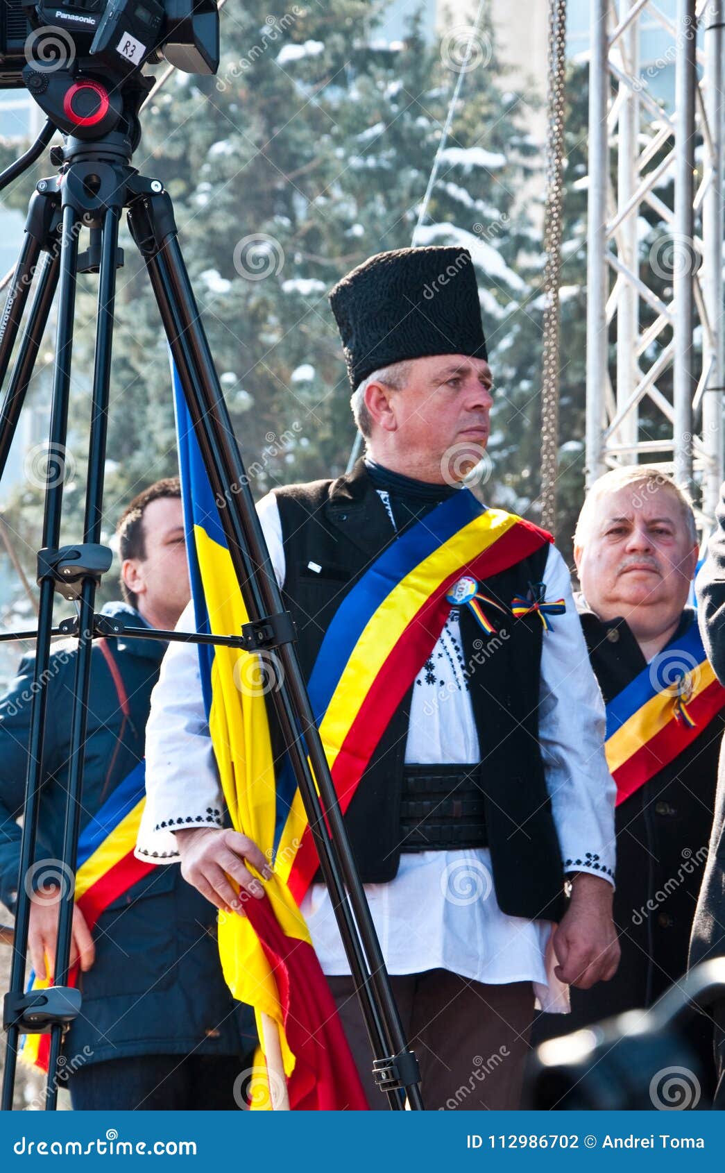 Chisinau, Moldova, 25ème le mars, 2018, grande Assemblée centenaire. Les milliers de personnes Moldau et de Roumanie se sont réunis aujourd'hui dans la grande place d'Assemblée nationale pour participer en cas organisé pour marquer 100 ans depuis l'union de Bessarabia avec la Roumanie