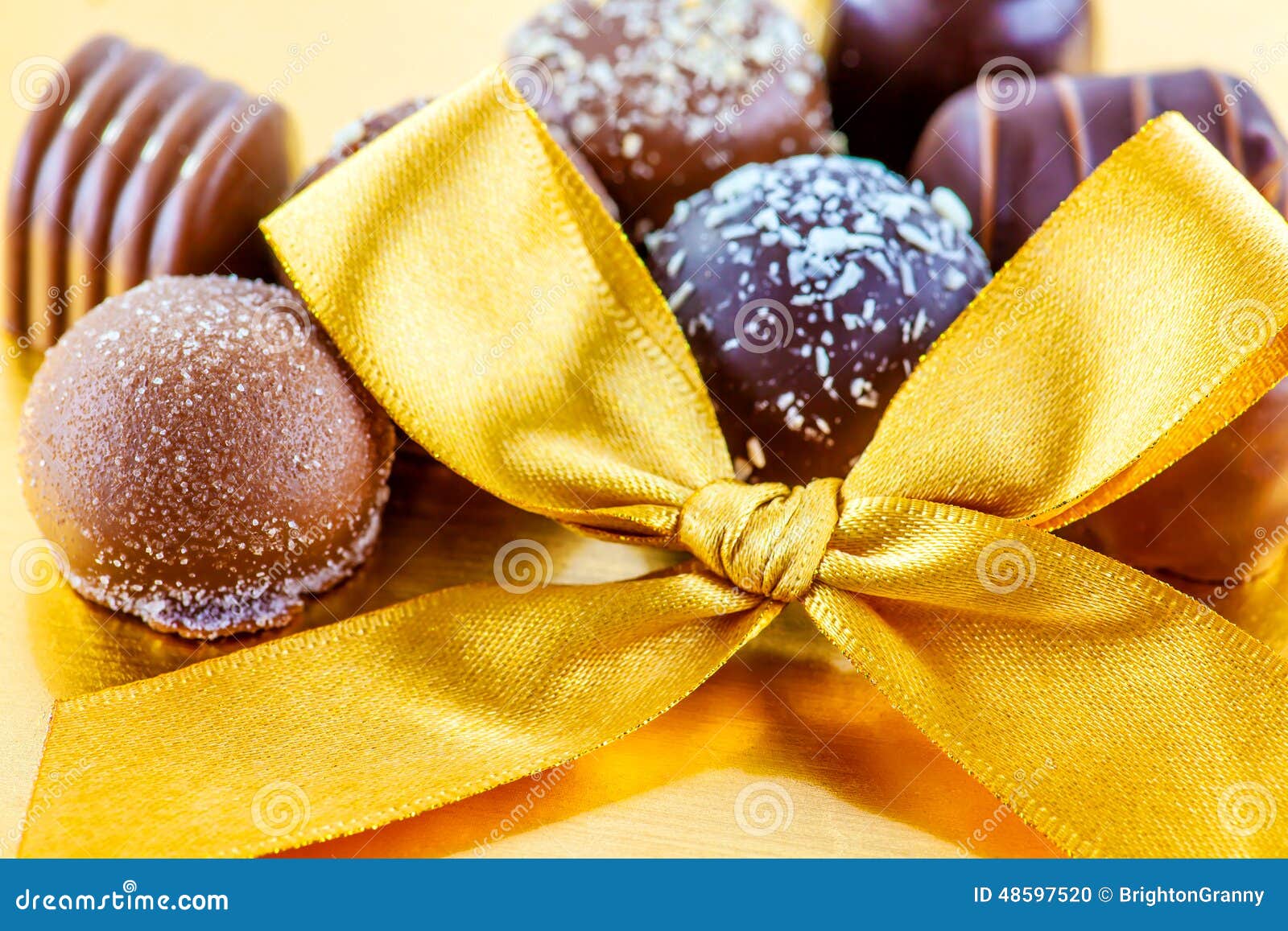 Chocolat de luxe photo stock. Image du délicieux, dessert - 48597520