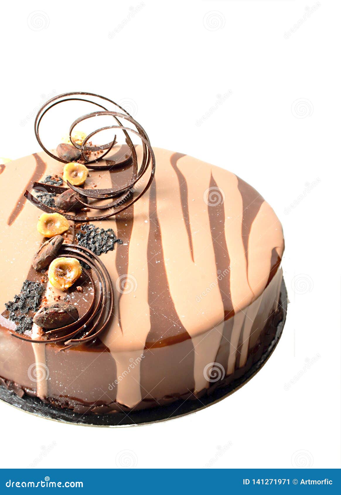 Chocolat Et Gateau Au Cafe Avec Les Noisettes Et La Decoration De Chocolat Image Stock Image Du Decorations Noisette Chocolat Et Gateau Au Cafe Avec Les Noisettes Et La Decoration De Chocolat Image Stock Image Du Decorations Noisette