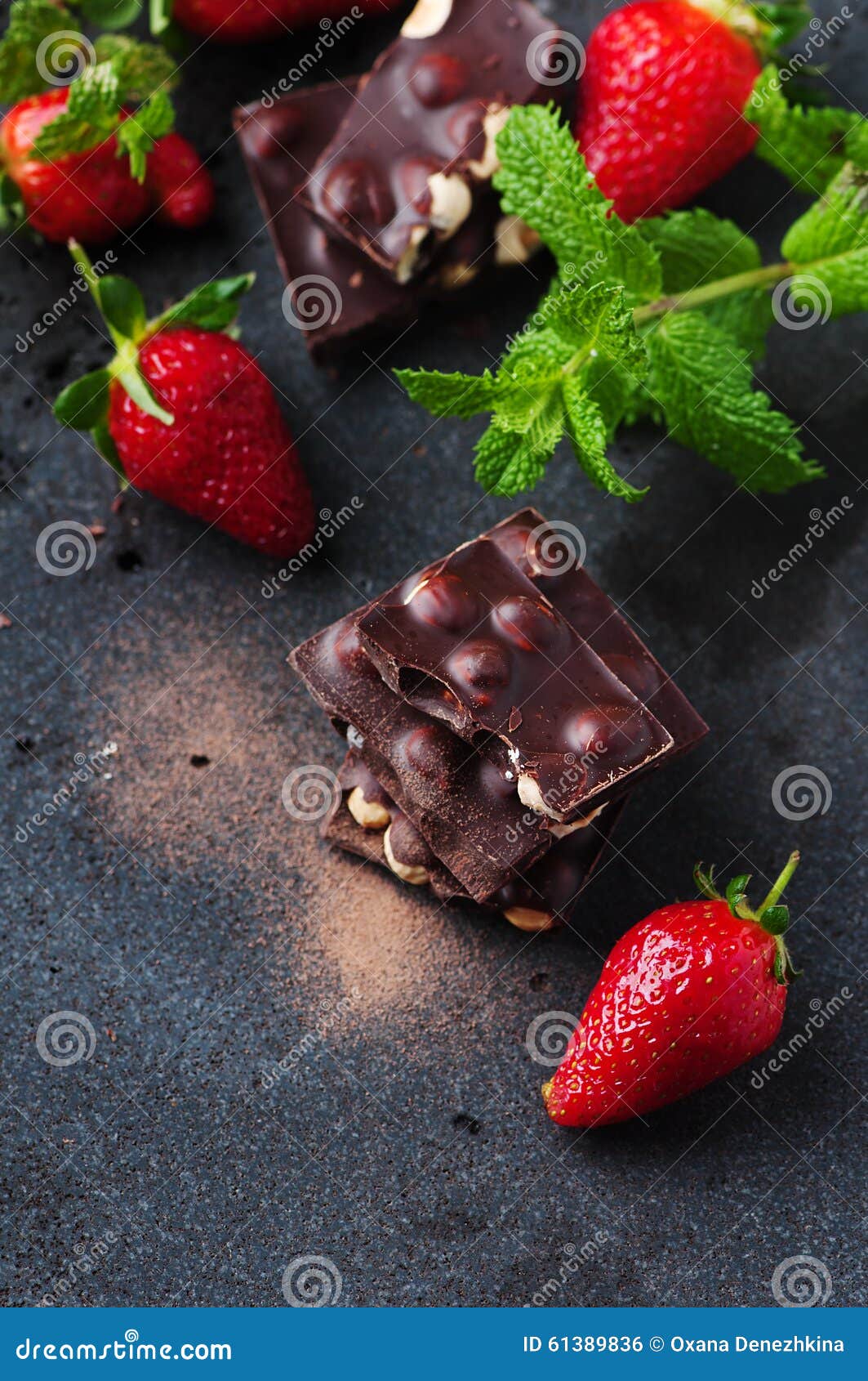 Chocolate Con La Menta Y La Fresa Foto de archivo Imagen de dulce