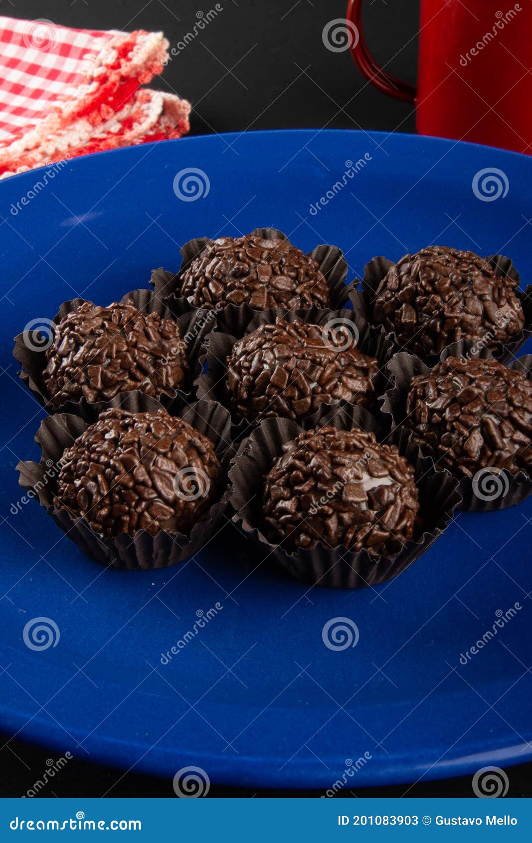 Chocolate Doce Brasileiro Brigadeirotradicional. Chocolate Granulado