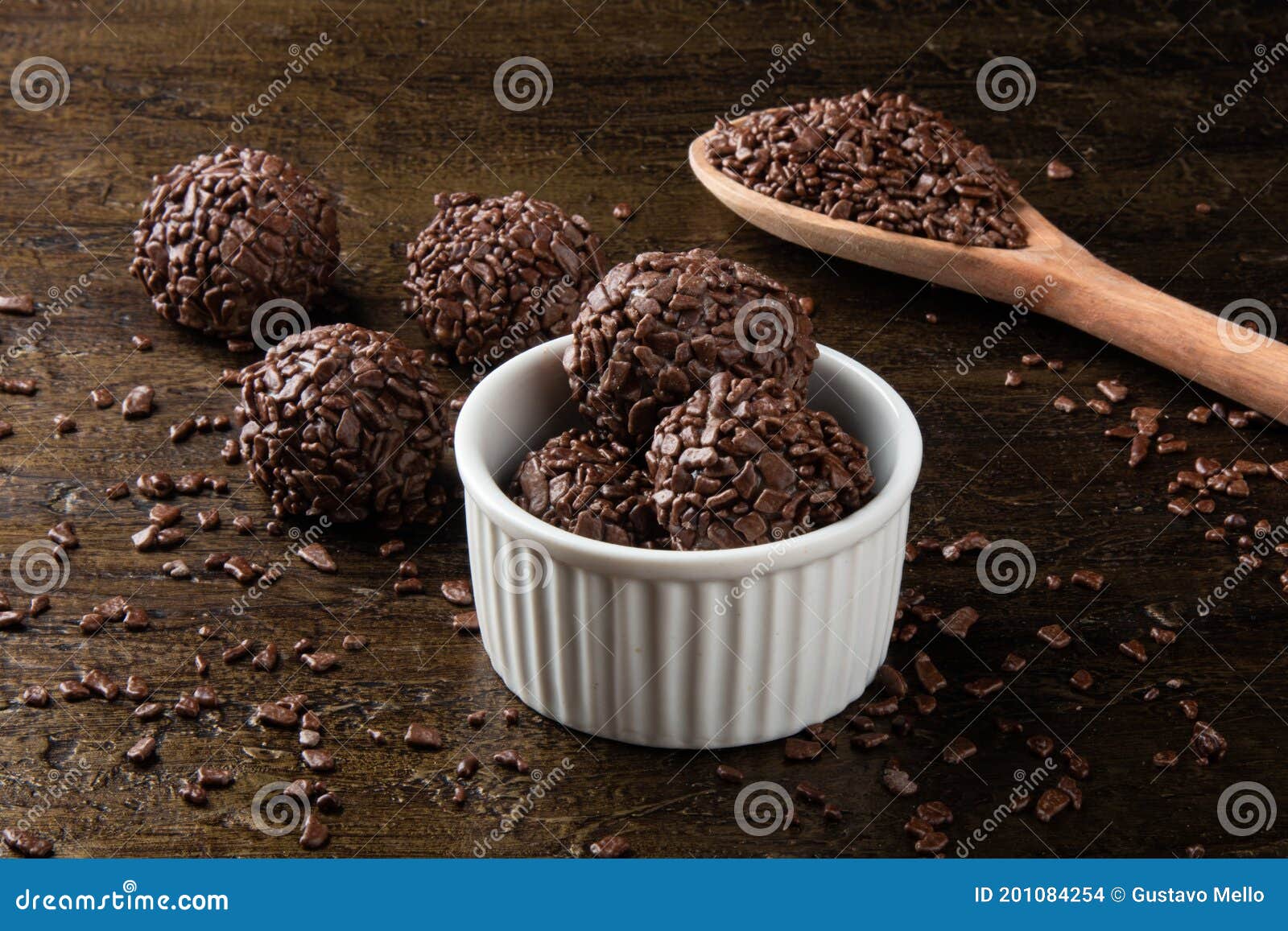 Chocolate Doce Brasileiro Brigadeirotradicional. Chocolate Granulado