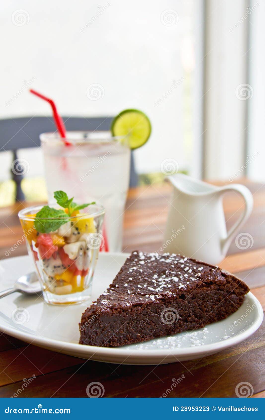 Chocolate fondant cake with fruit salad and lime juice