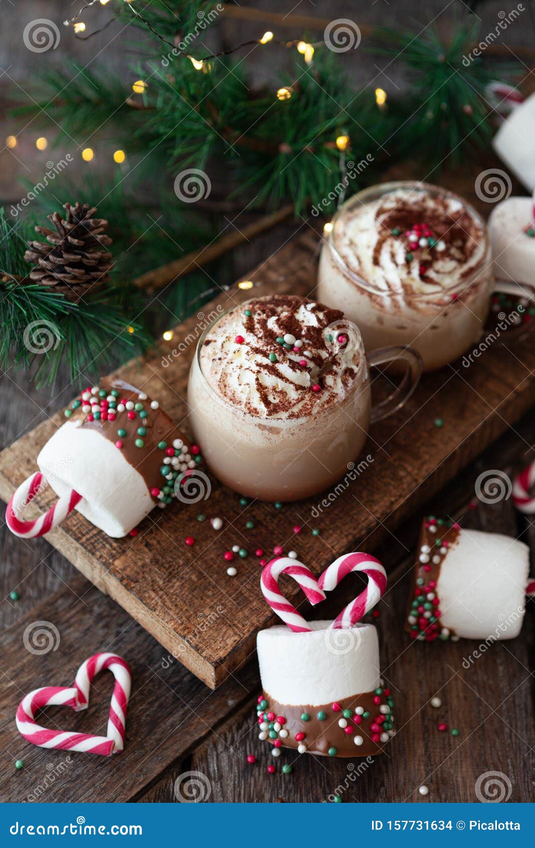 Chocolate Quente Com Marshmallow Foto de Stock Imagem de madeira