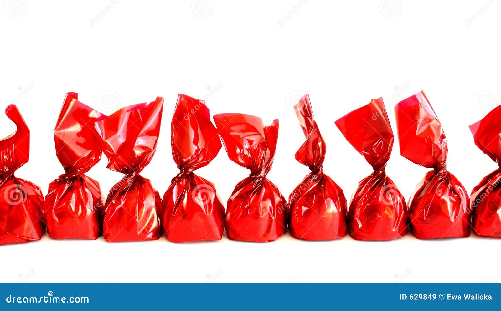 Chocolates en rojo imagen de archivo. Imagen de partido 629849