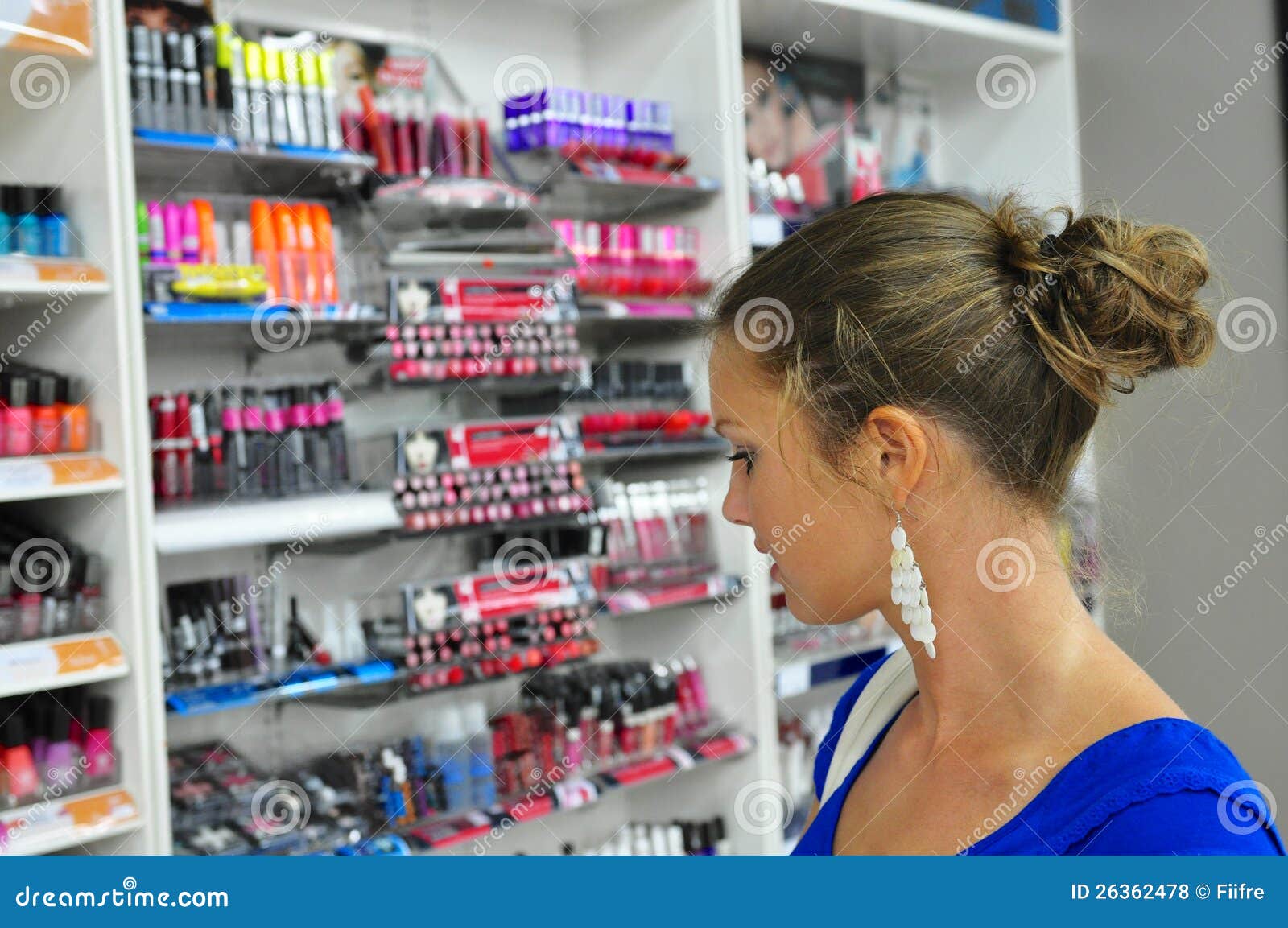 choosing cosmetics