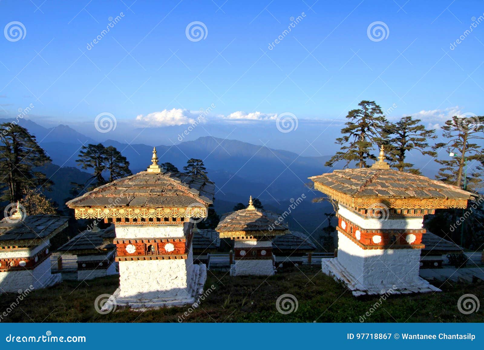 the 108 chortens stupas is the memorial in honour of the bhutan