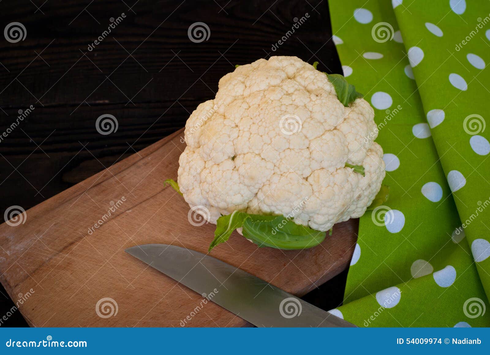 Chou-fleur sur une table Nourriture fraîche et saine