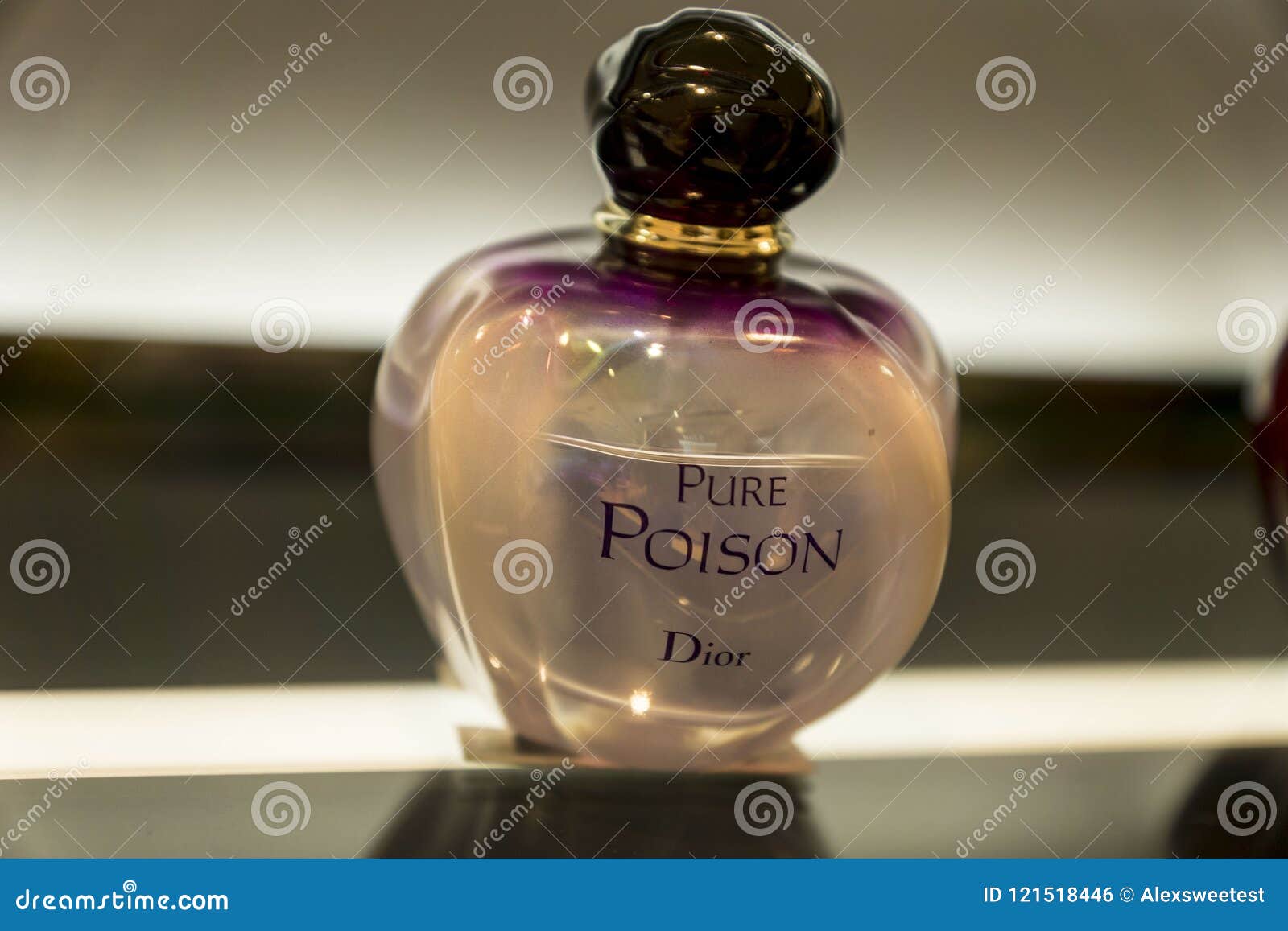 Usual Subordinate concert Christian Dior Pure Poison Perfume Editorial Photo - Image of modern,  beauty: 121518446