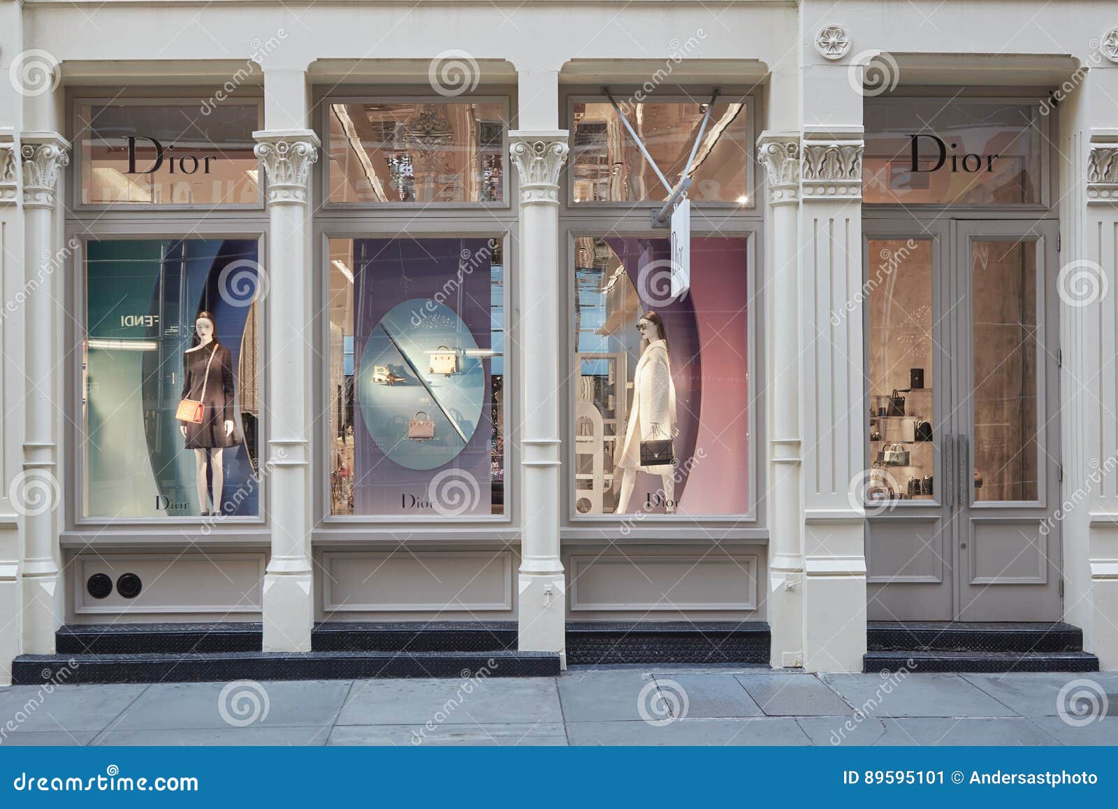 Paris, France, Avenue Montaigne, Luxury Shops, Louis Vuitton, Luxury Shop  Window Displays, Christmas Shopping Stock Photo - Alamy