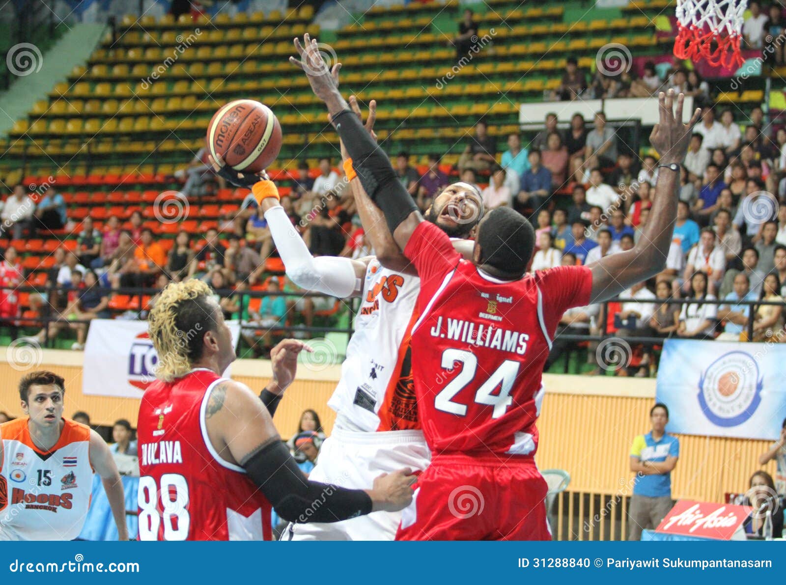 Christien Charles Take To the Shot in an ASEAN Basketball League Editorial  Image - Image of beermen, beat: 31288840