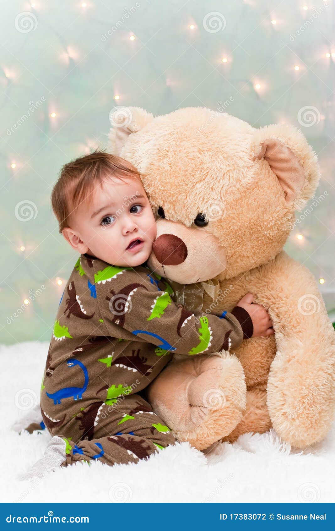 Christmas Baby Holding Teddy Bear Photo - Image of loving, cute: 17383072