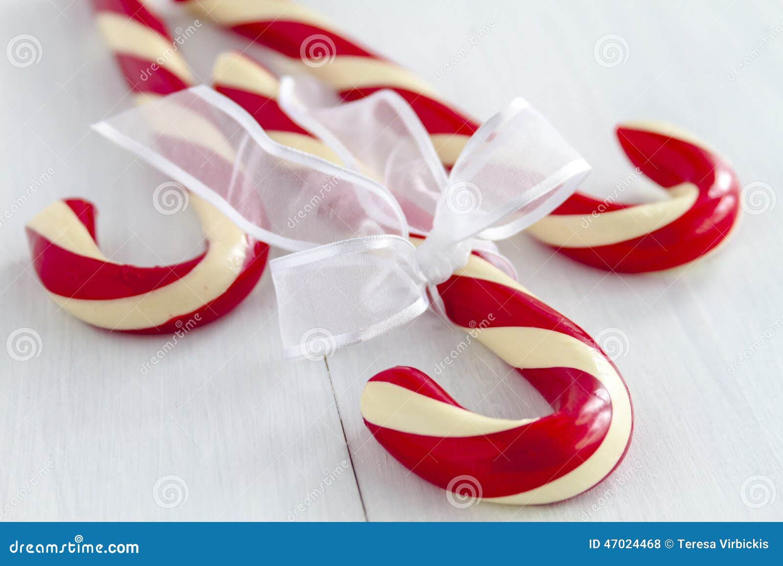 28,367 Dark Red Ribbon Stock Photos - Free & Royalty-Free Stock Photos from  Dreamstime