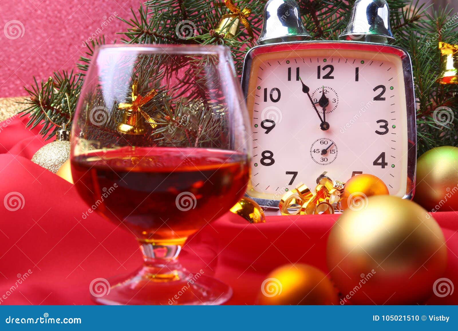 https://thumbs.dreamstime.com/z/christmas-clock-glass-cognac-whisky-new-year-s-decoration-gift-boxes-christmas-balls-tree-christmas-clock-105021510.jpg