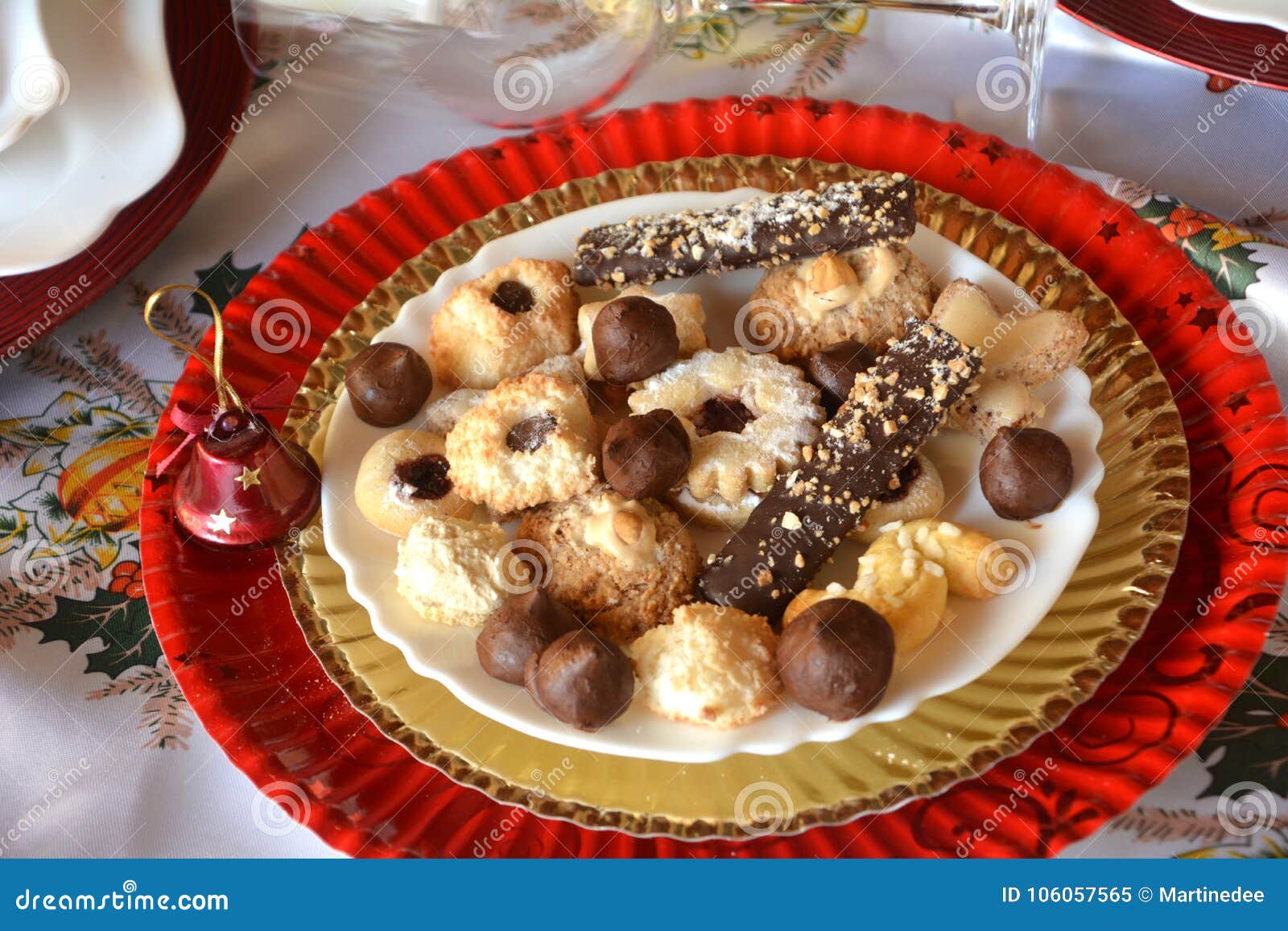 Christmas Cookies Without Nuts Or Coconut / Christmas Cookies On A Plate Decorated On A Table ...