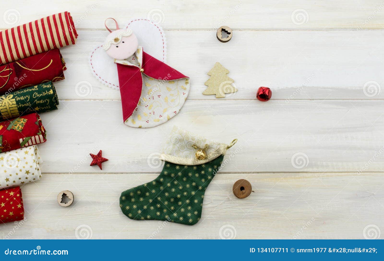 CHRISTMAS CRAFT BACKGROUNDS. PATCHWORK DIY ANGELS and SOCKS TREE ...