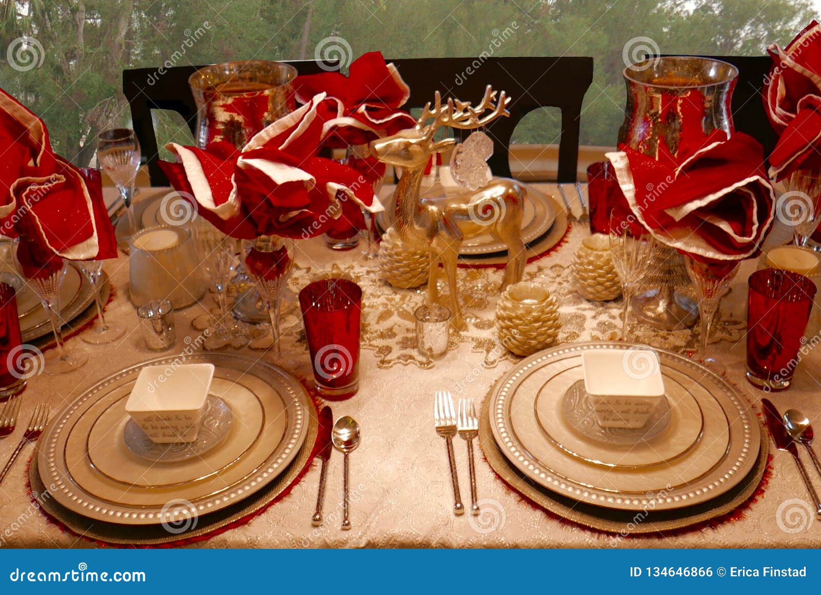 Christmas Decor Elegant Dining Table Setting in Red, Gold, and ...