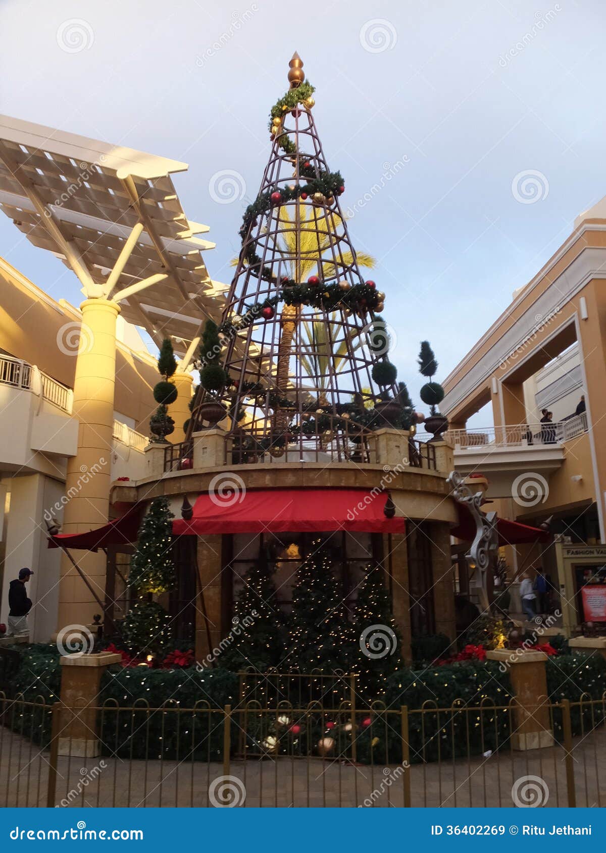 Christmas Decor at Fashion Valley Mall in San Diego, California Editorial  Stock Image - Image of famous, decor: 36402269