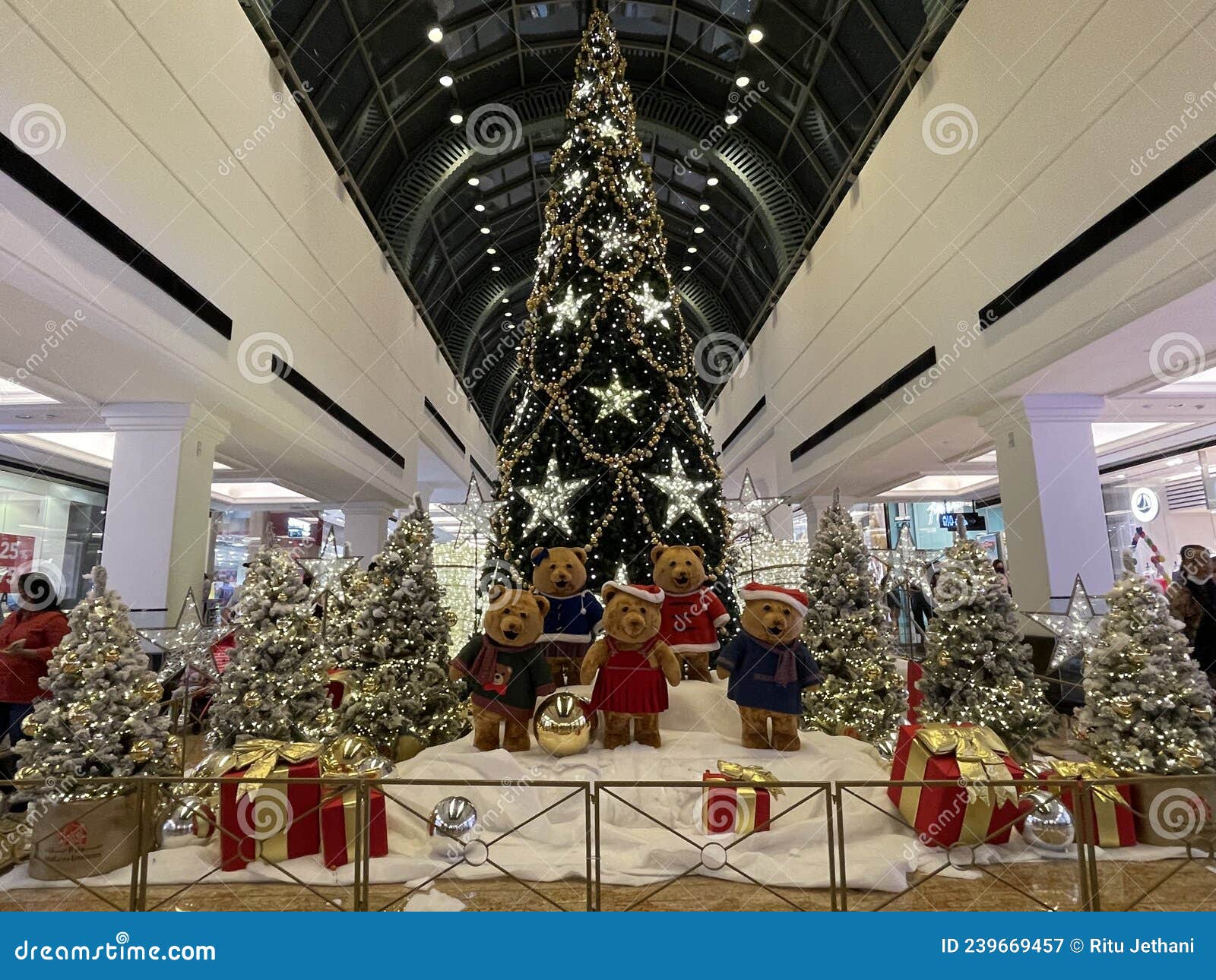 Christmas Decor at Mall of the Emirates in Dubai, UAE Editorial ...