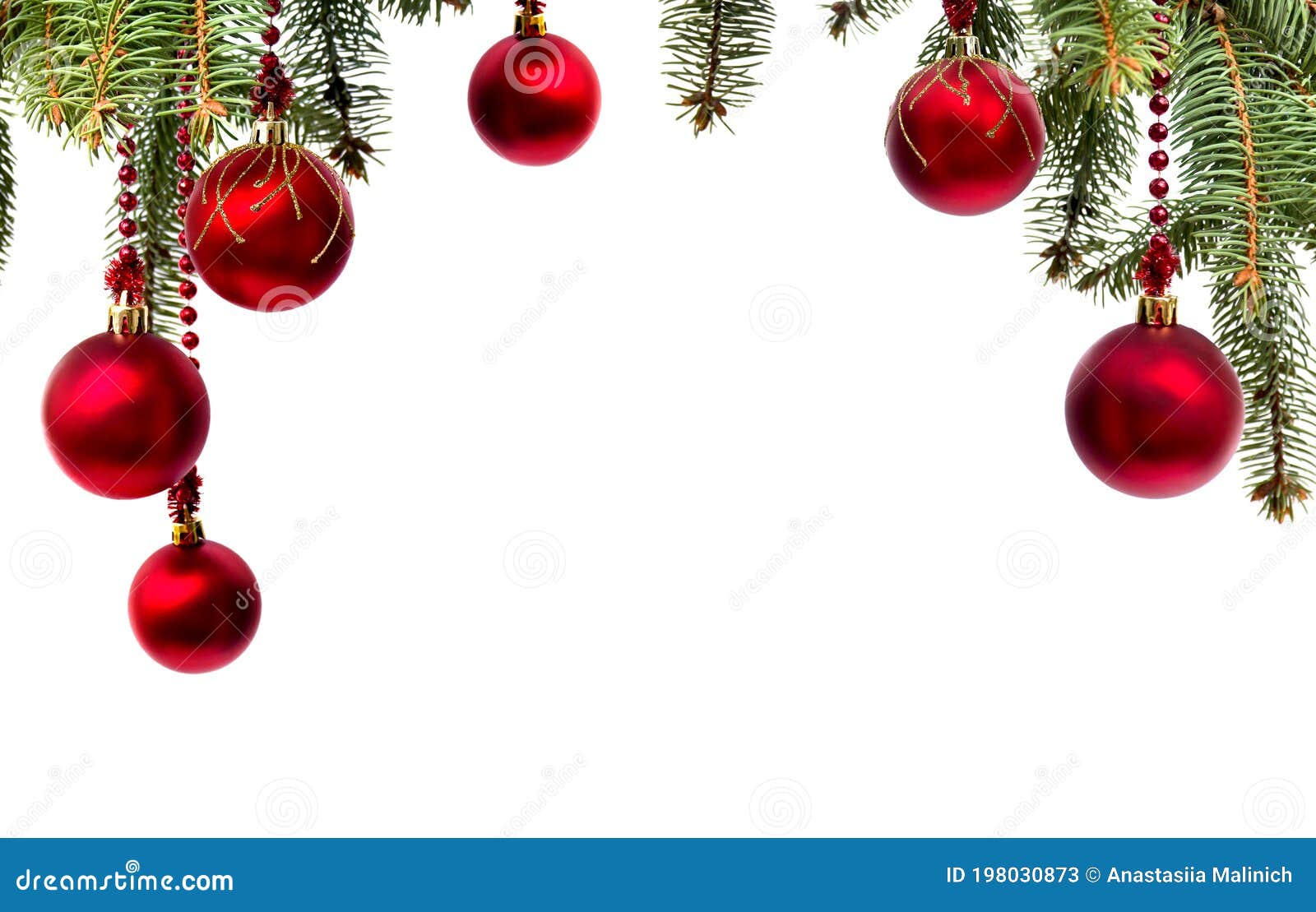 Chiếc quả cầu đỏ treo trên cây Giáng sinh thật đẹp và lung linh phải không nào? Hãy khám phá thêm nhiều hình ảnh liên quan để tìm kiếm cảm hứng trang trí cho cây Giáng sinh đẹp nhất bên gia đình.