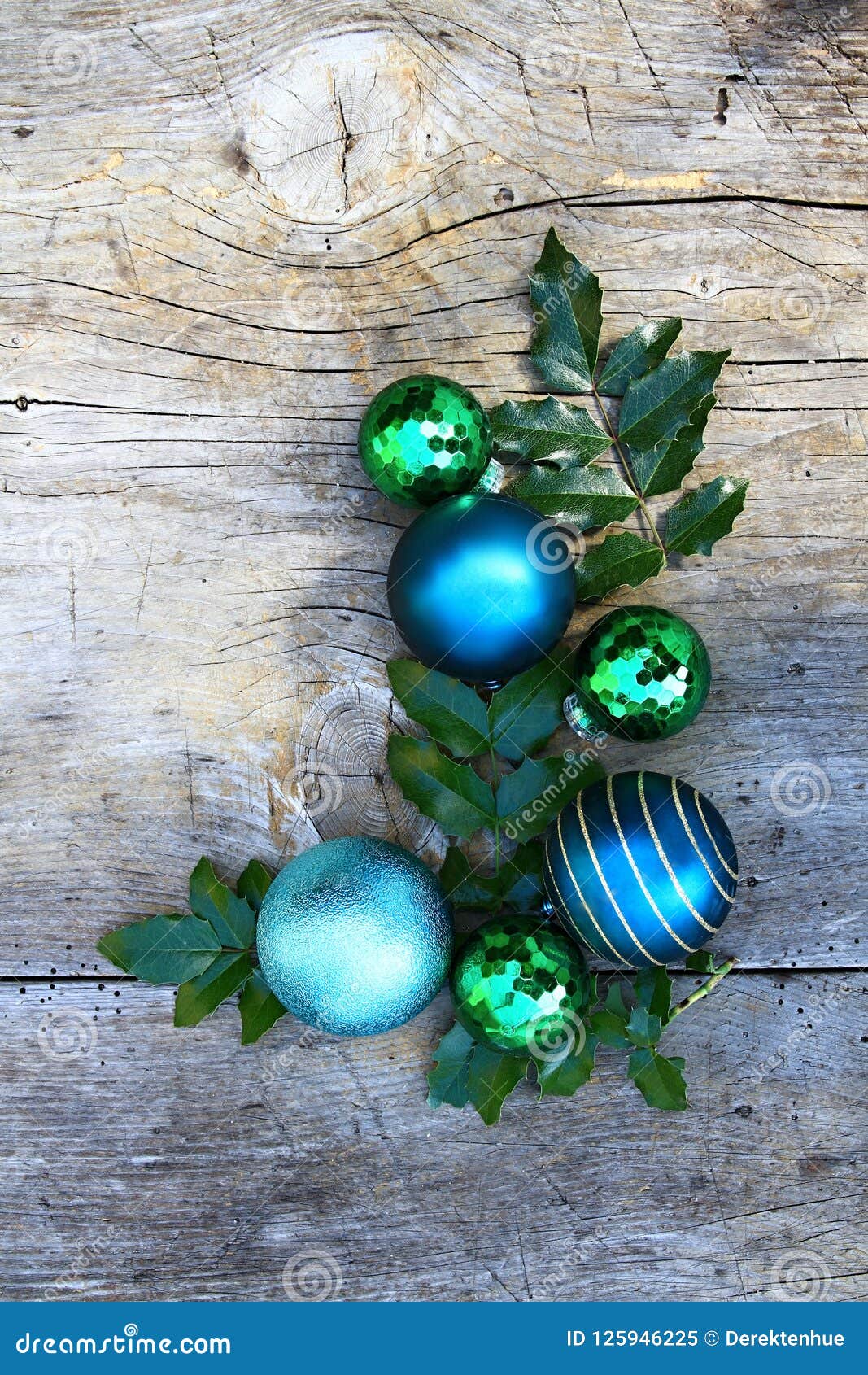 22 Simple Holly Berry Christmas Dcor Ideas Shelterness