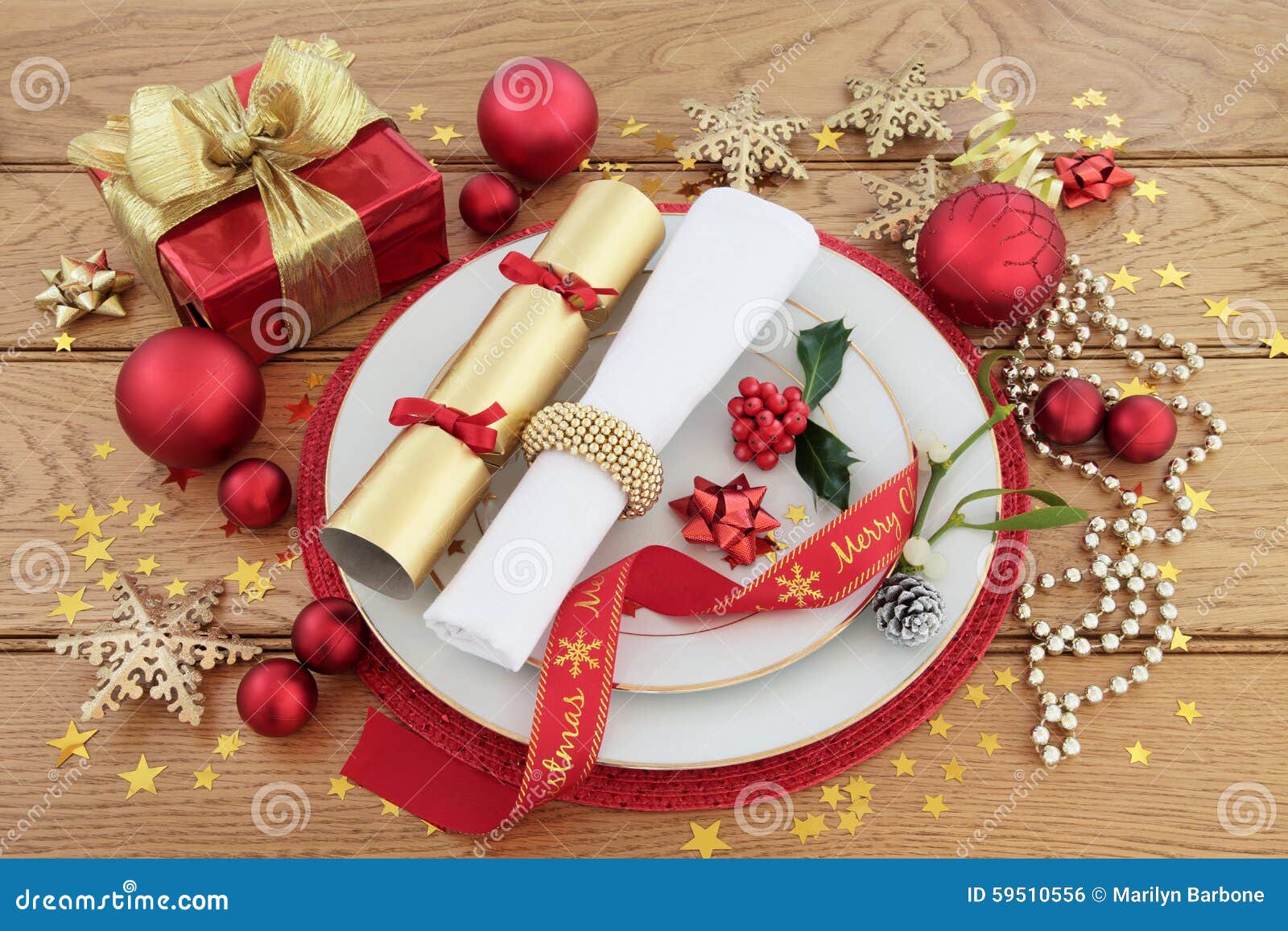 Christmas Dinner Place Setting Stock Photo - Image: 59510556