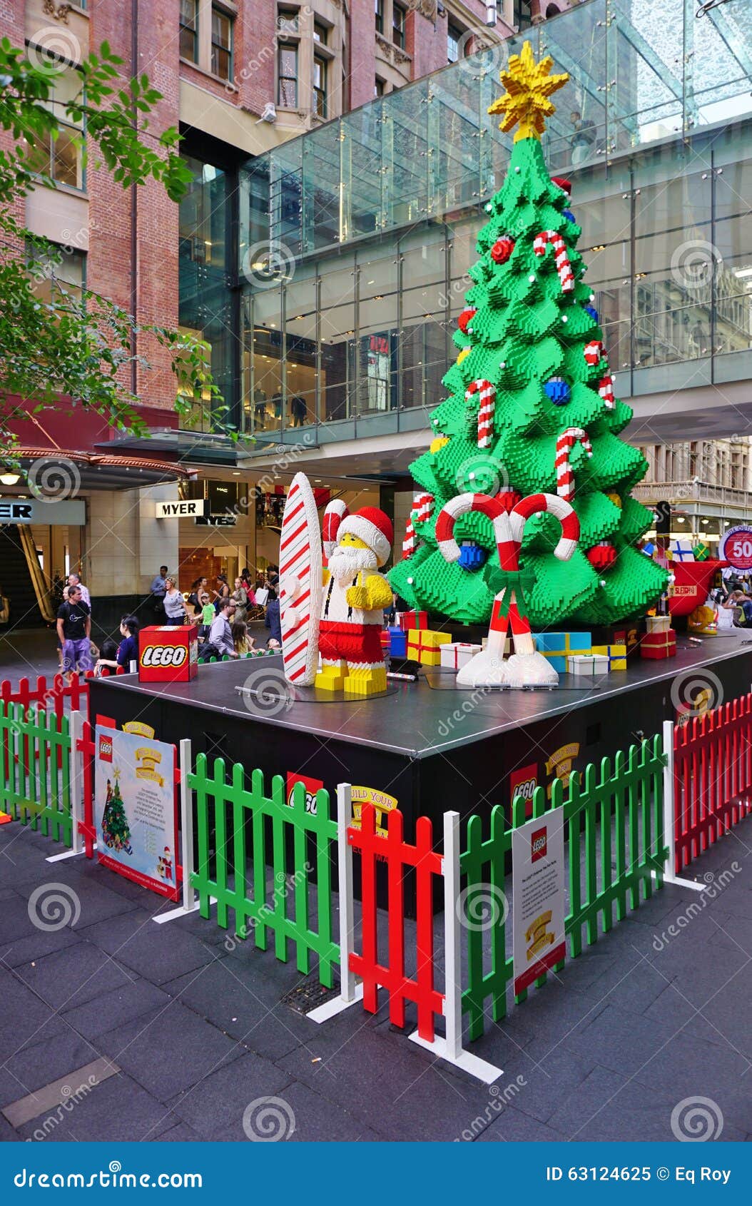 Lego christmas tree hi-res stock photography and images - Alamy