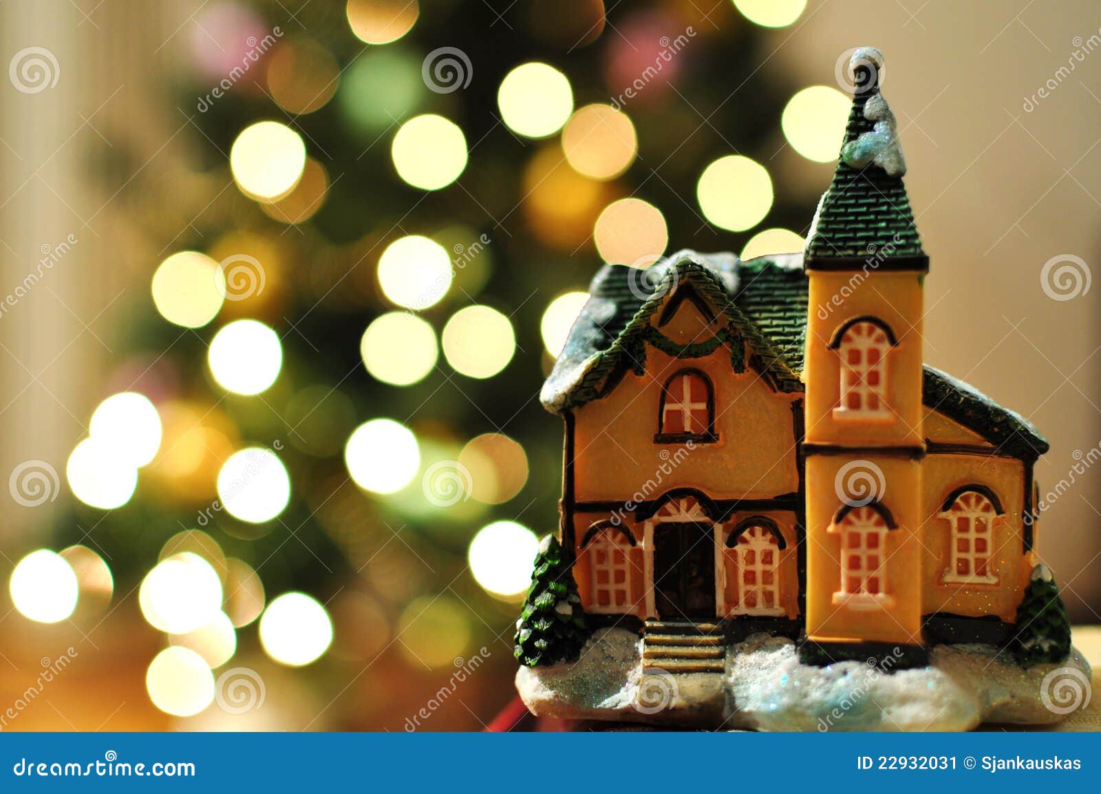 Christmas house stock image. Image of cosy, green, year - 22932031