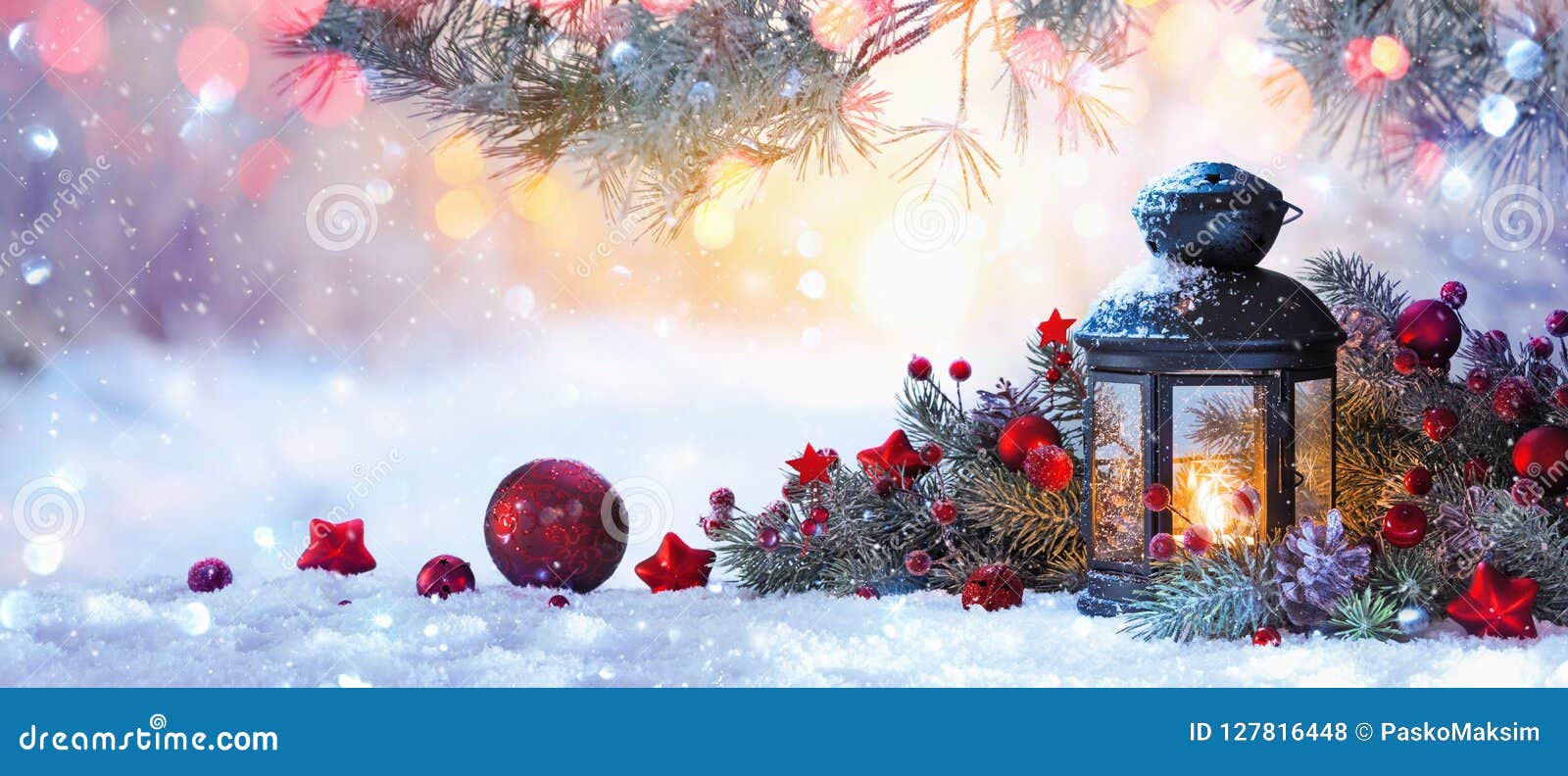 Thưởng thức bầu không khí Giáng sinh đúng chuẩn tại nhà với đèn lồng Giáng sinh lung linh, sáng tạo và đầy màu sắc! Hãy xem ảnh đèn lồng Giáng sinh này để cảm nhận vẻ đẹp truyền thống nhưng đầy mới lạ của ngày lễ Noel này nhé.