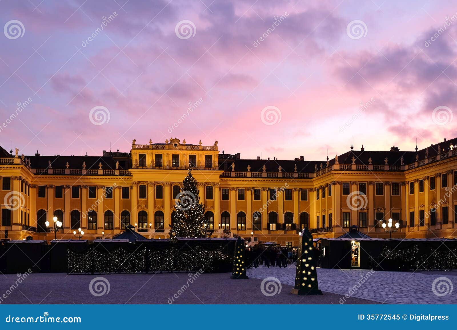 Christmas Market Schonbrunn - Vienna Editorial Image - Image of tree