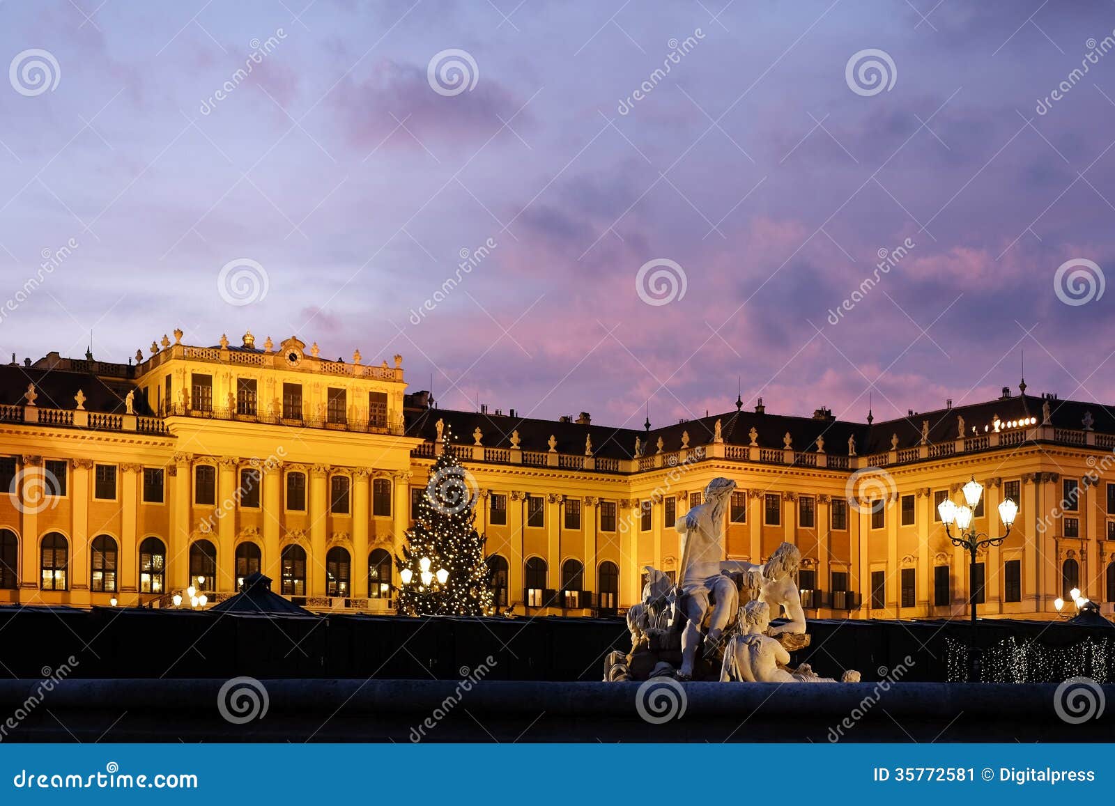 Christmas Market Schonbrunn - Vienna Editorial Photo - Image of