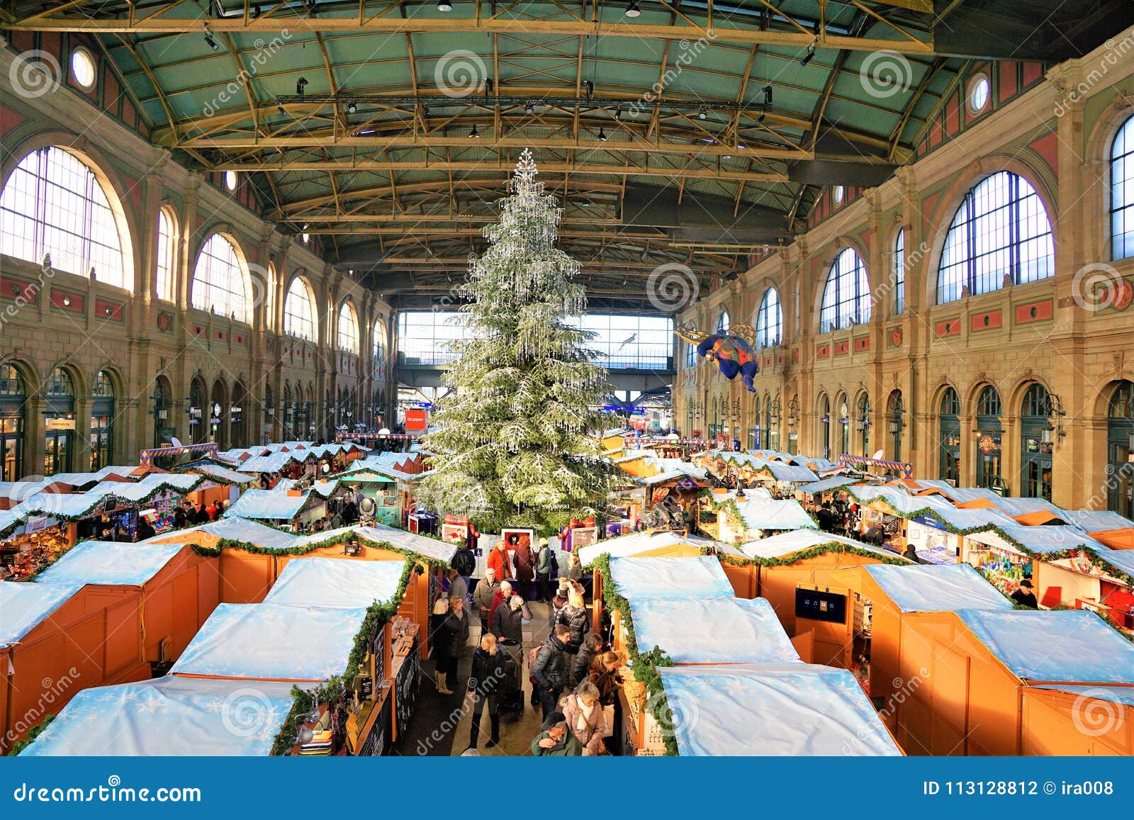 Helemaal droog Vervullen wasmiddel Christmas Market Train Station in ZÃ¼rich Editorial Photography - Image of  shop, restaurant: 113128812