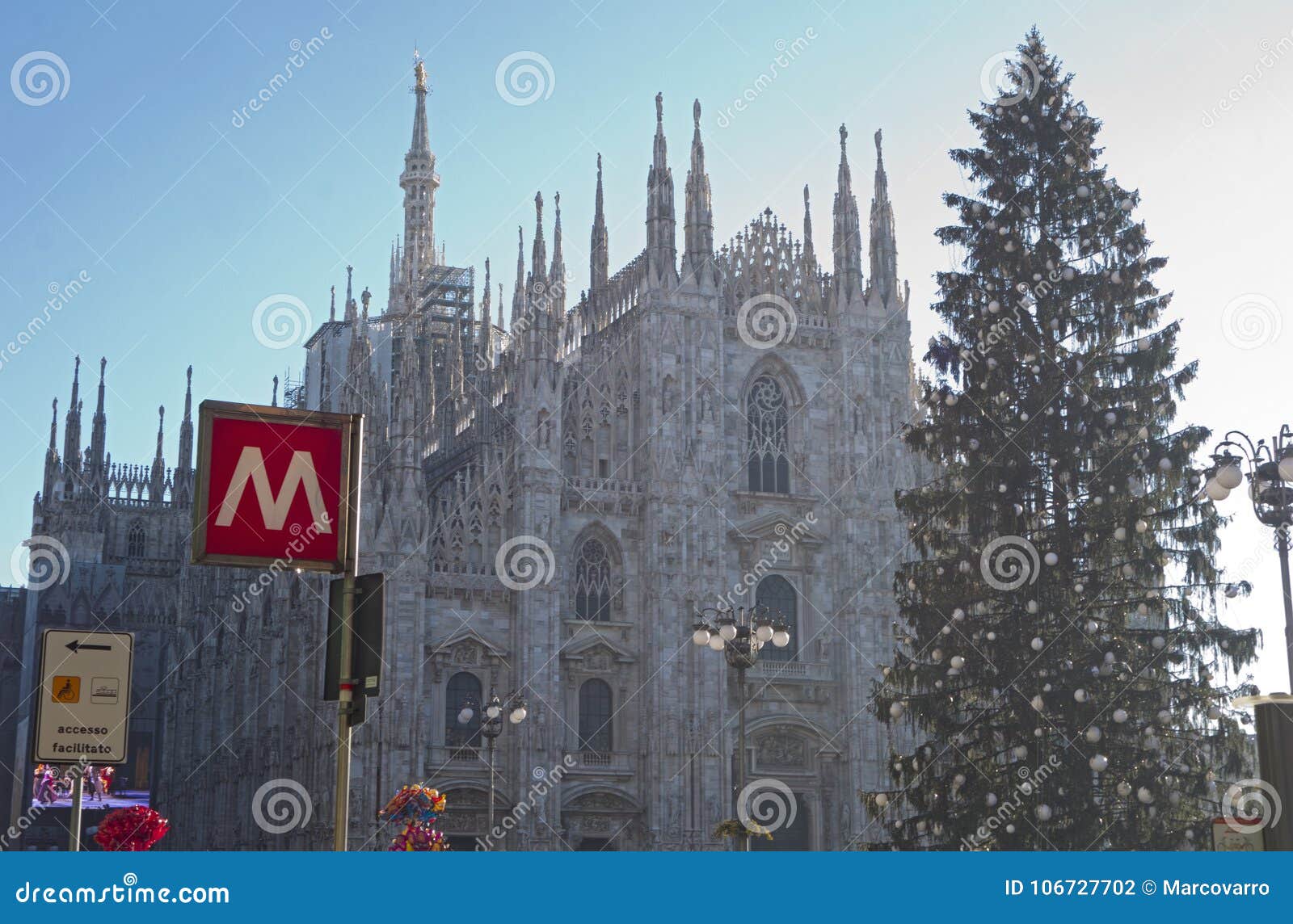 Christmas in Milan Duomo editorial photography. Image of italy 106727702