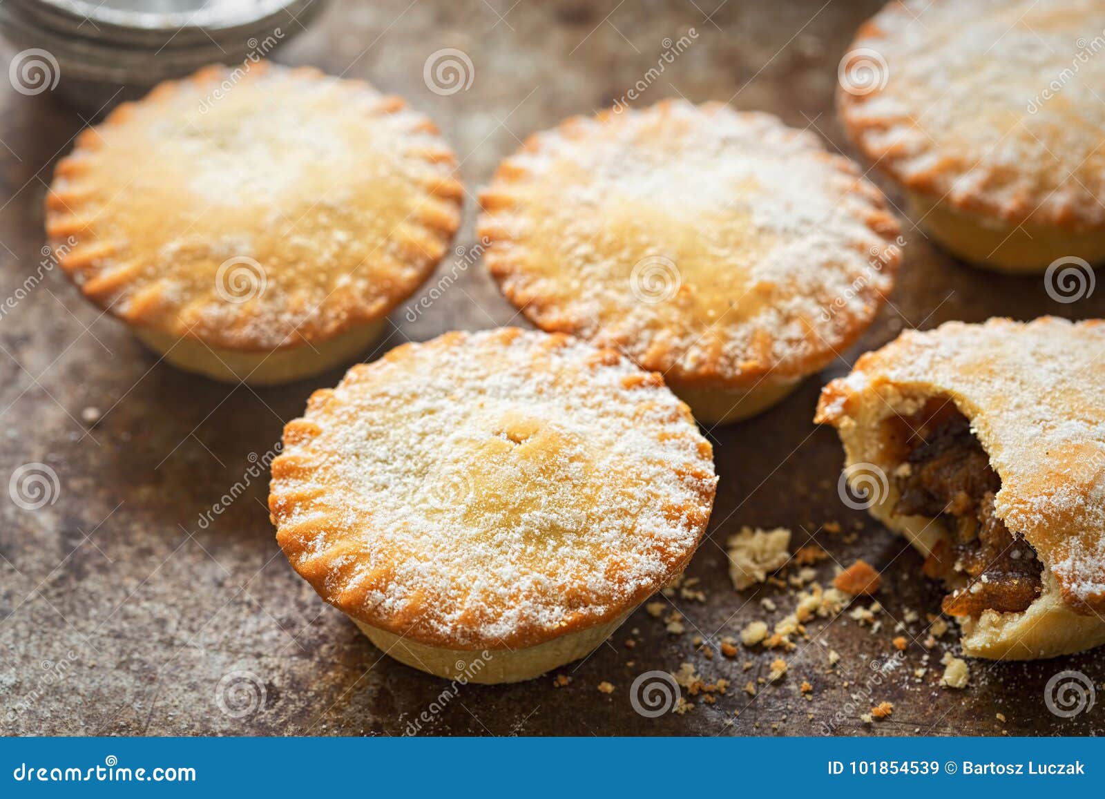 christmas mince pies with icing sugar .