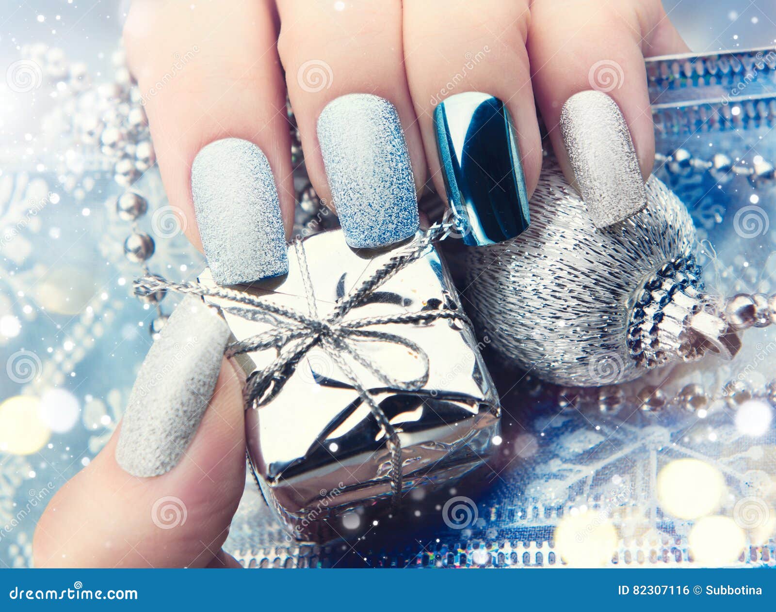 Cadeau Femme Noel Ideas  Noel, Blue matte nails, One hair