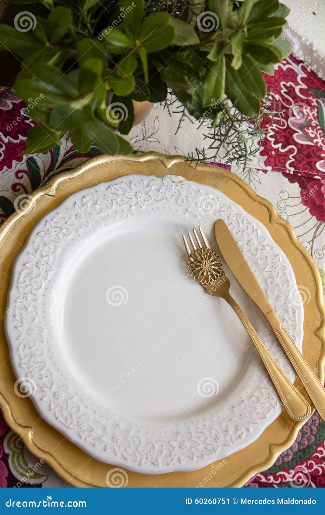 Christmas Place Setting, Gold and Flowers Stock Image - Image of ...