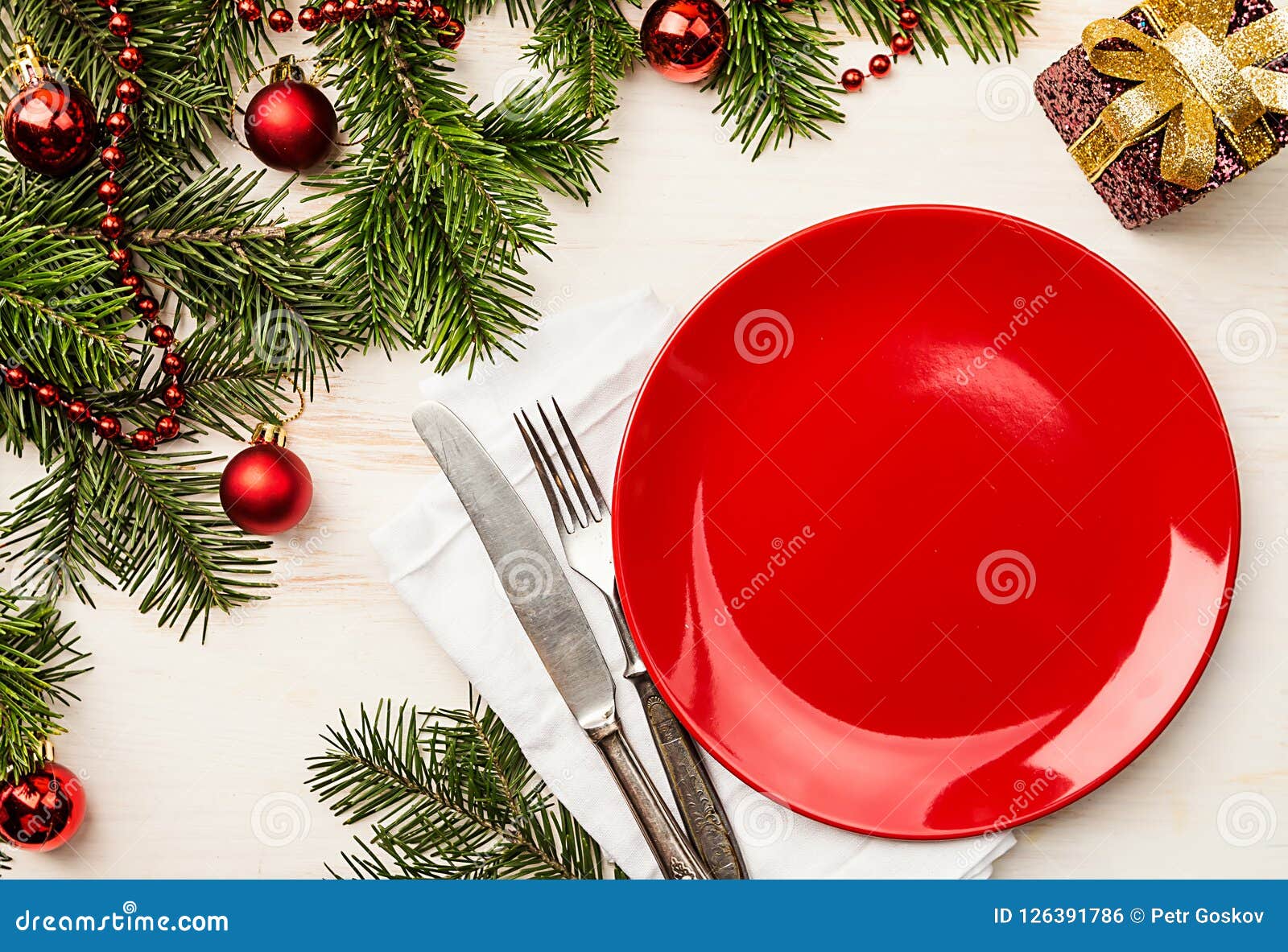 Christmas Table Place Setting Stock Photo - Image of kitchen, ornament ...