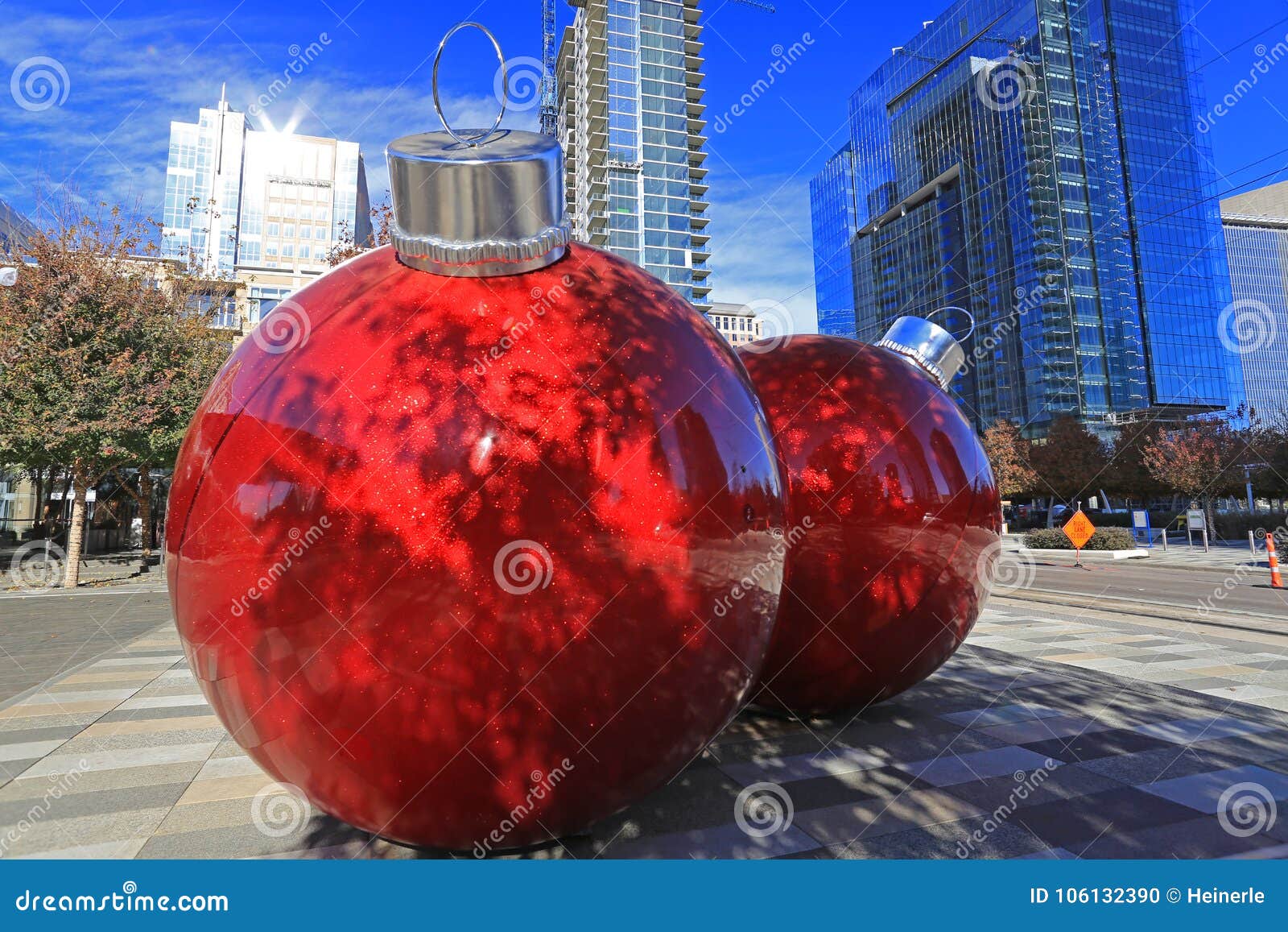 Christmas Time in Downtown Dallas Editorial Image - Image of skyscraper,  light: 106132390, image size:1600x1157