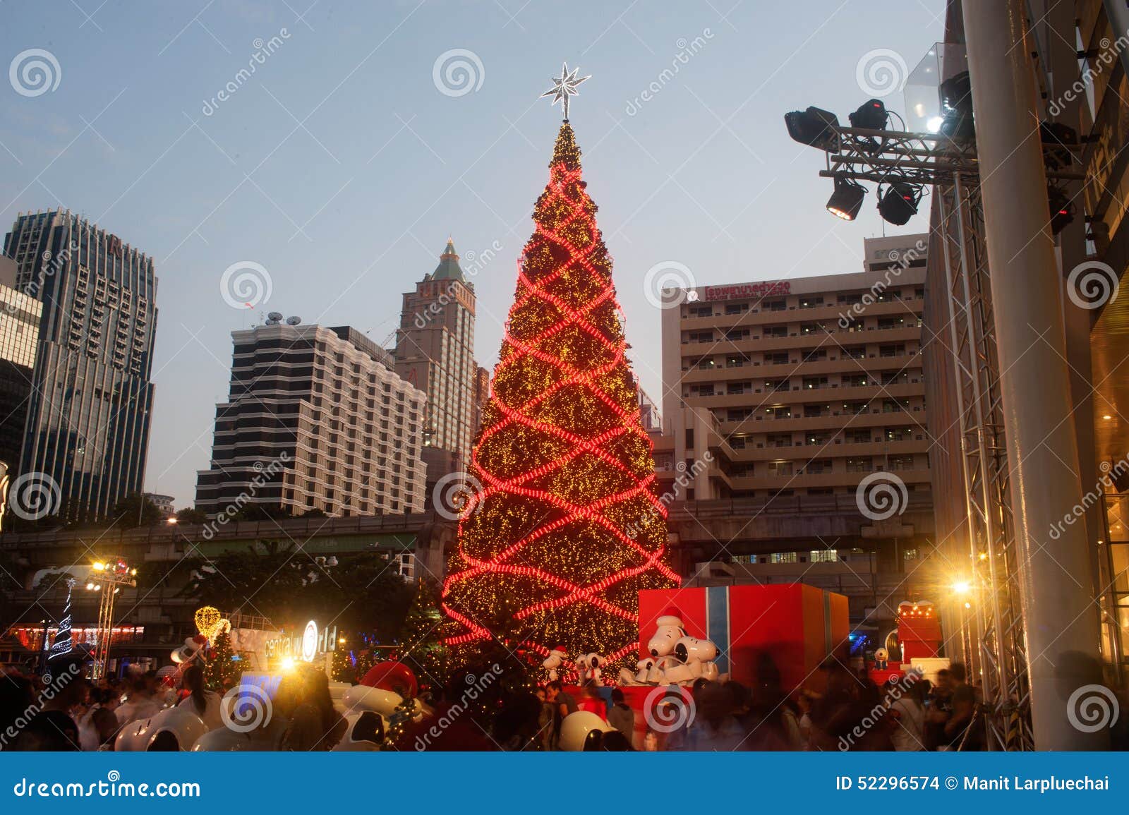 Bangkok Thailand Dec 30 2018 People On Christmas And Happy New