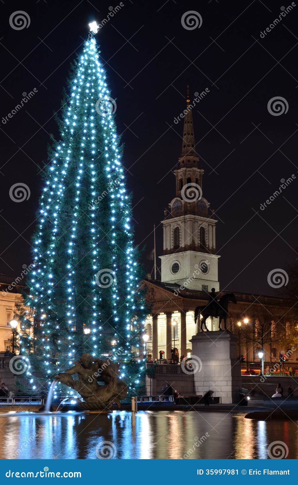 christmas tree on trafalgar square