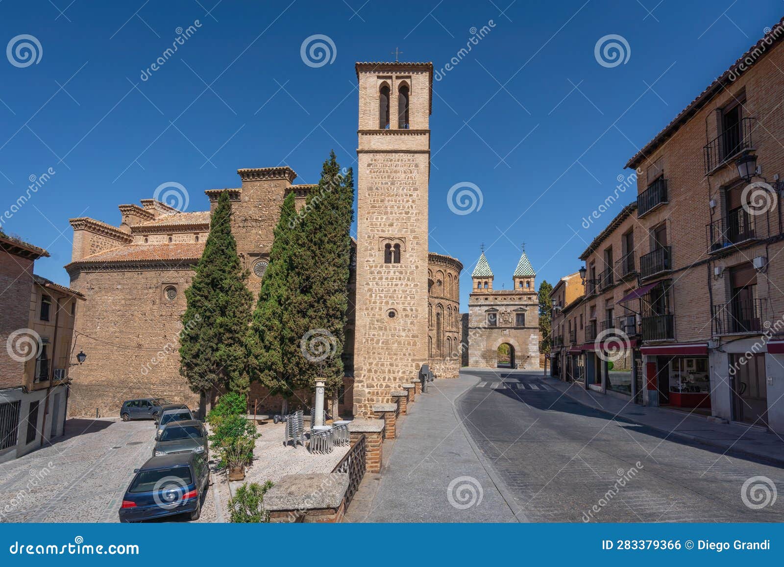 church of santiago del arrabal and puerta de bisagra nueva gate - toledo, spain