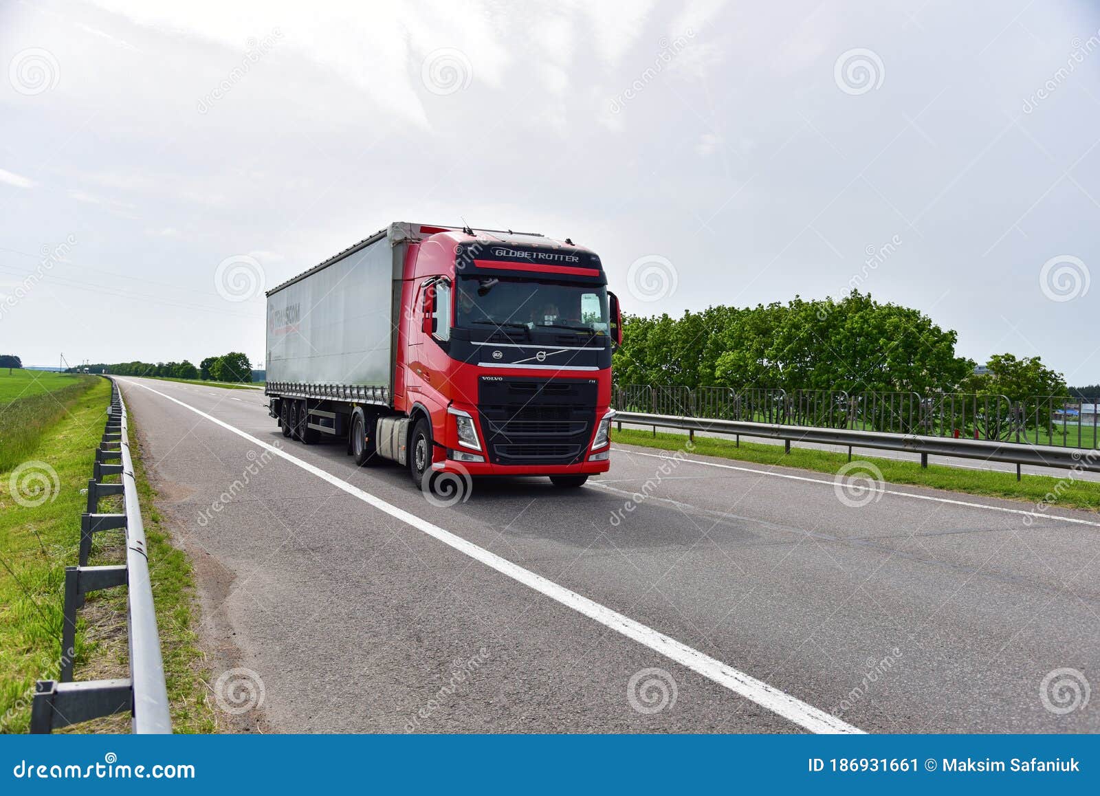 Ciężarówka Volvo Fh Przez Transcom Z Naczepą Jeżdżącą Autostradą. Dostawa Towarów Drogą. Zdjęcie Editorial - Image Of Eksport, Autobahn: 186931661