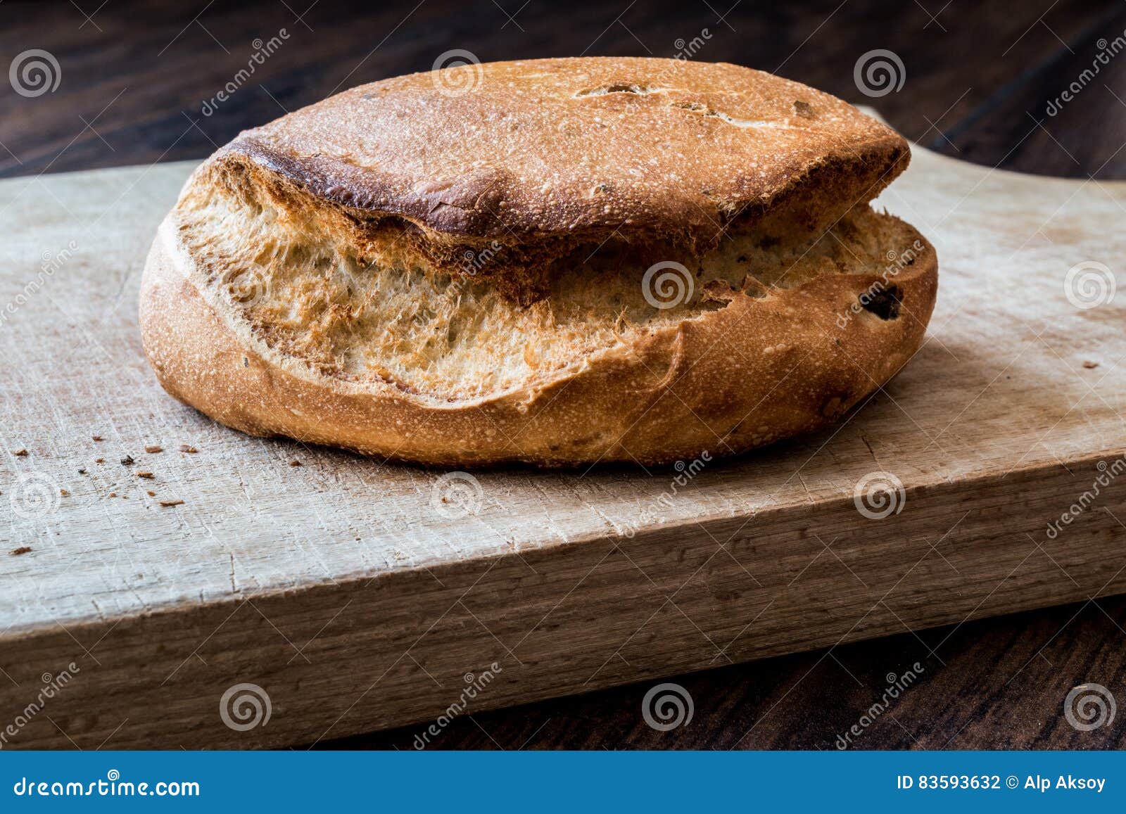 Ciabatta-Brot auf Holzoberfläche,